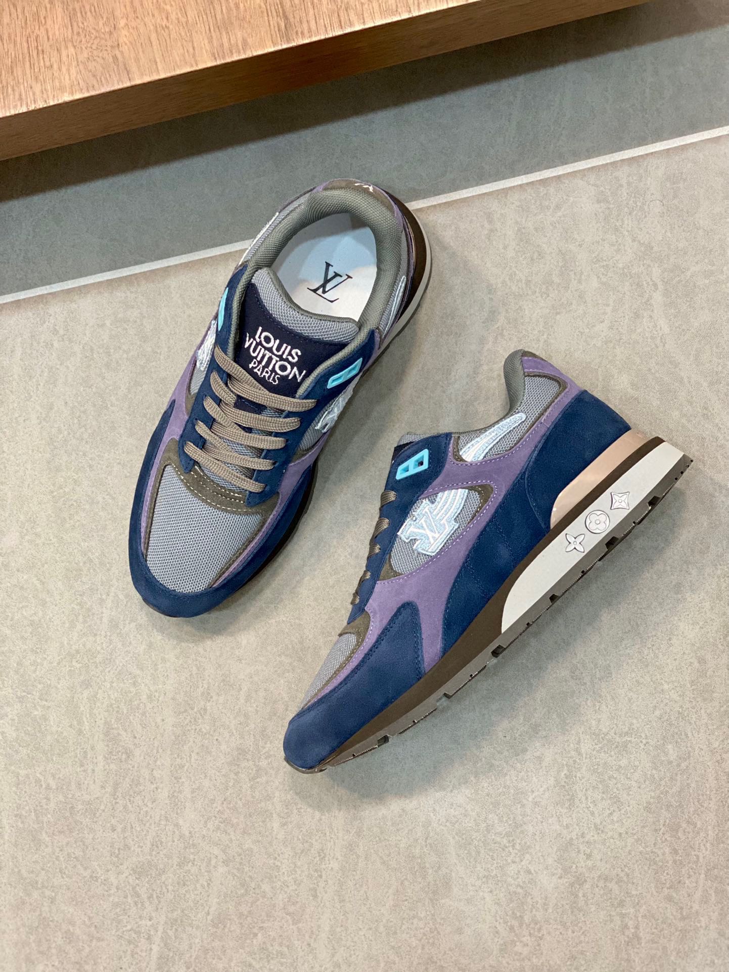 LOUIS VUITTON RUN AWAY 