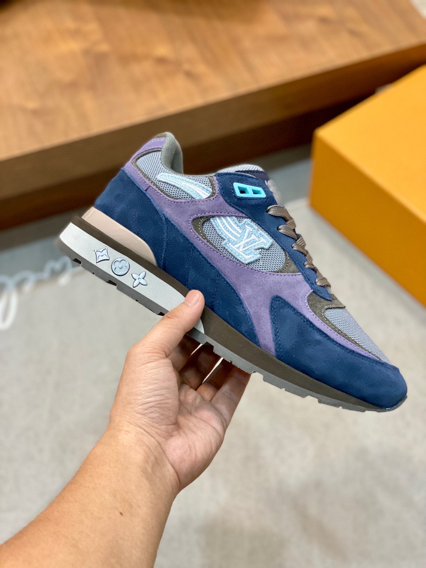 LOUIS VUITTON RUN AWAY 
