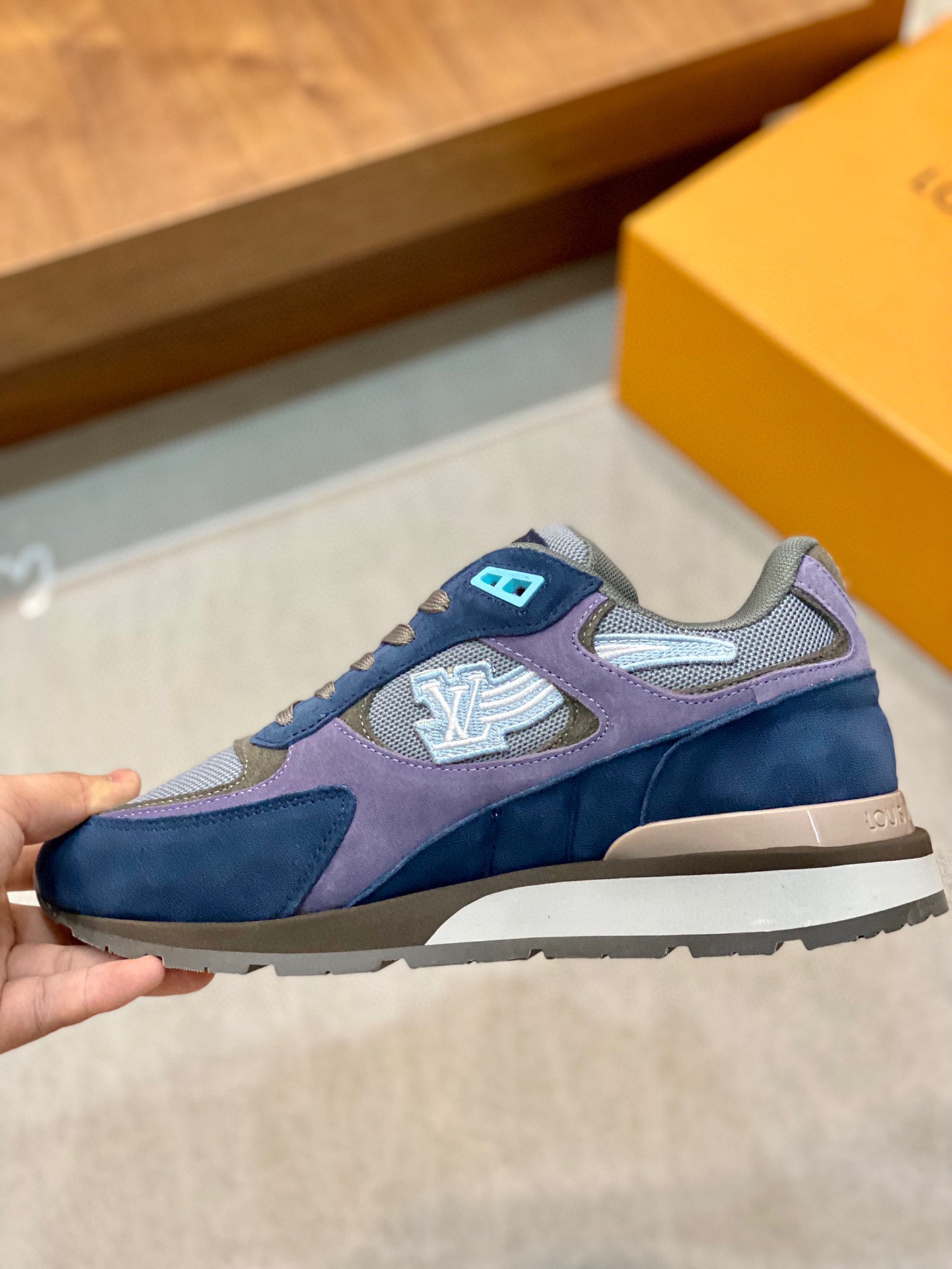 LOUIS VUITTON RUN AWAY 