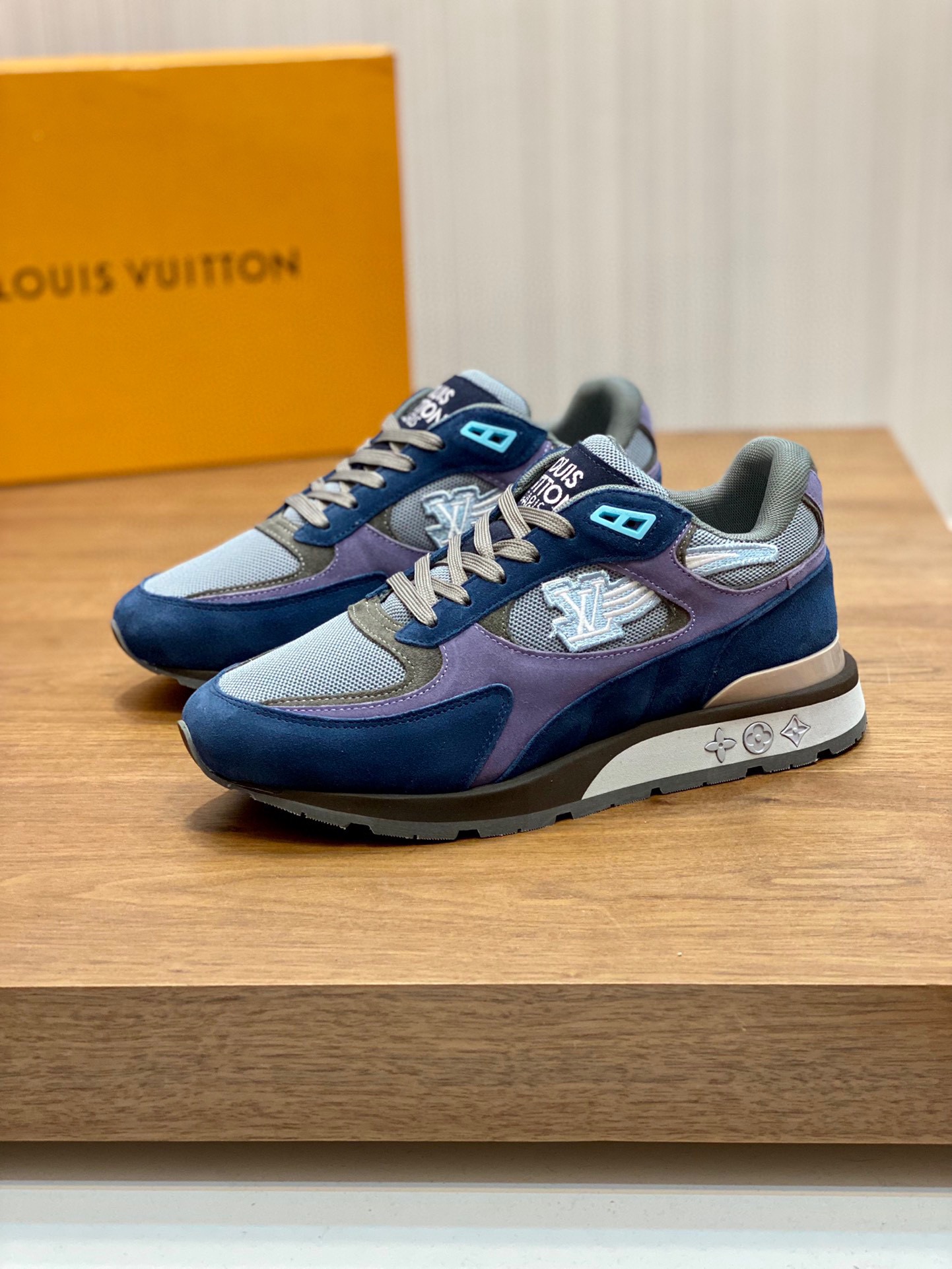 LOUIS VUITTON RUN AWAY 