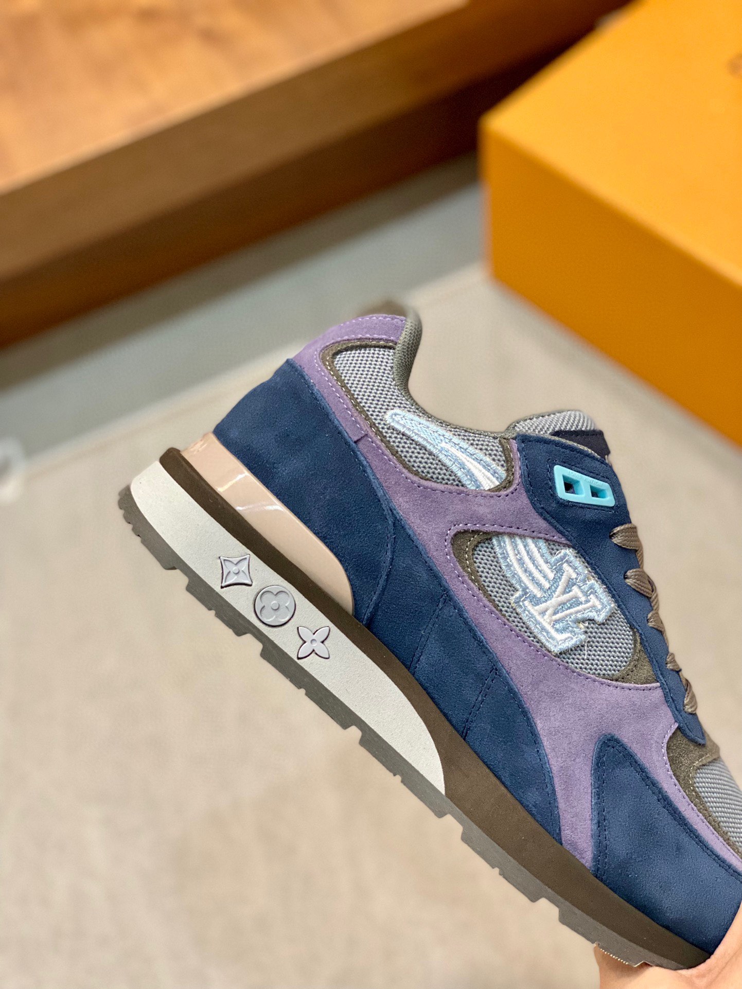 LOUIS VUITTON RUN AWAY 