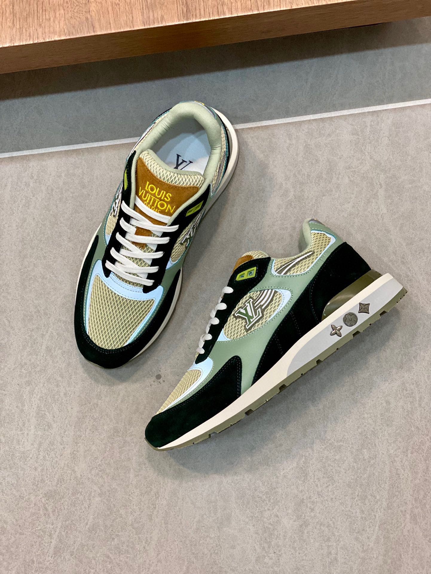 LOUIS VUITTON RUN AWAY 