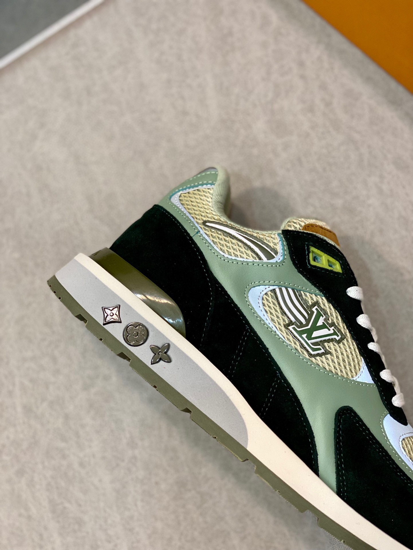 LOUIS VUITTON RUN AWAY 