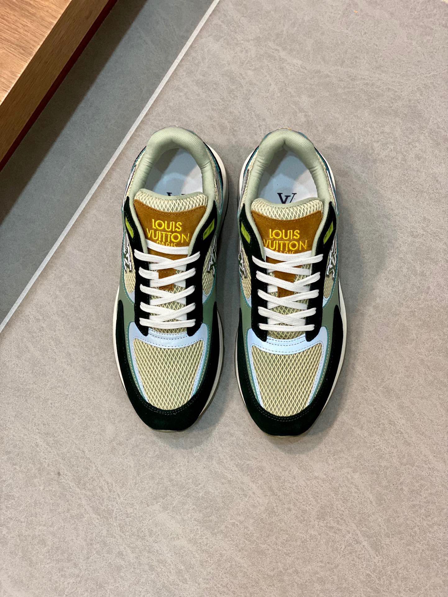 LOUIS VUITTON RUN AWAY 