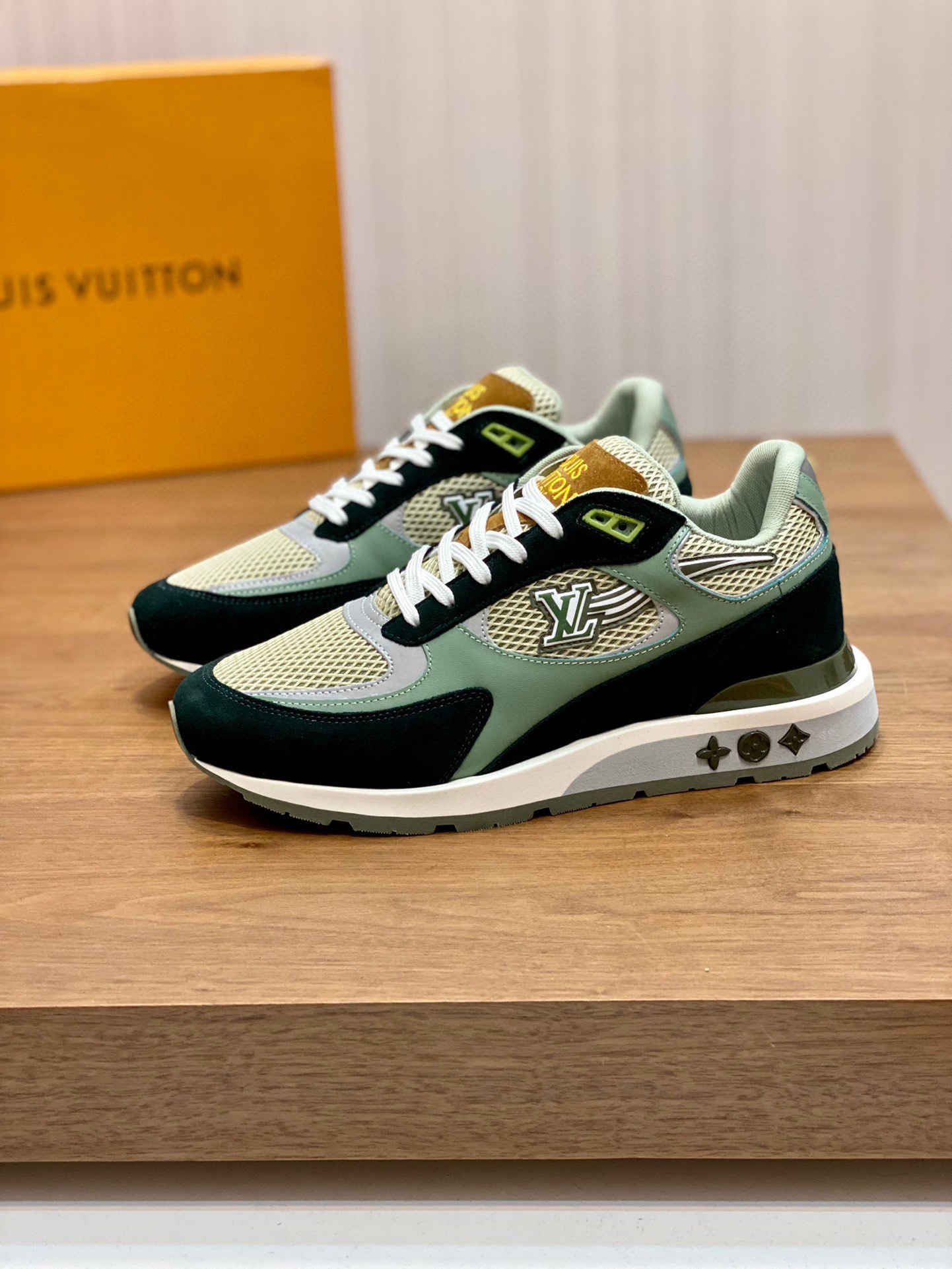 LOUIS VUITTON RUN AWAY 