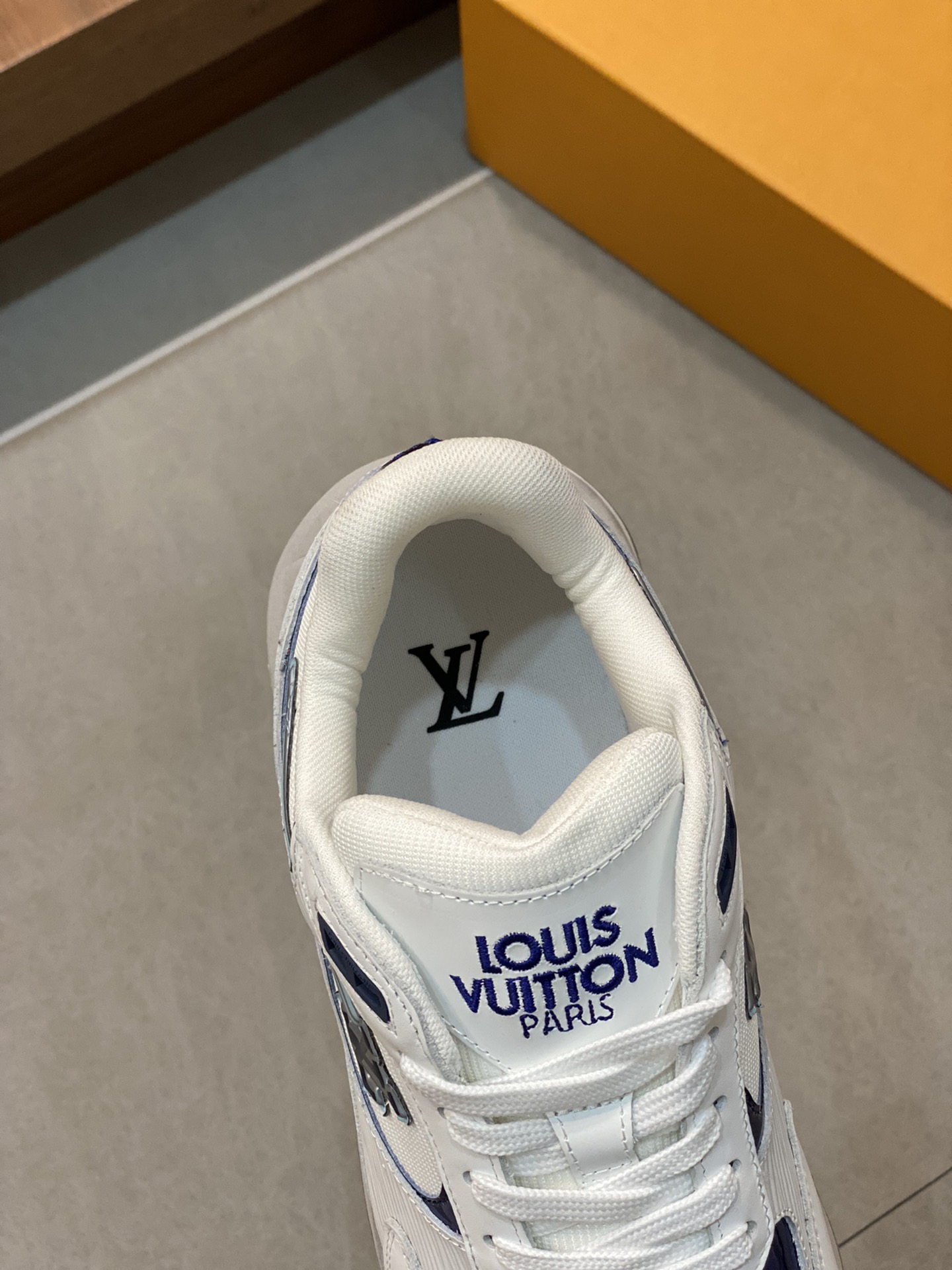 LOUIS VUITTON RUN AWAY 