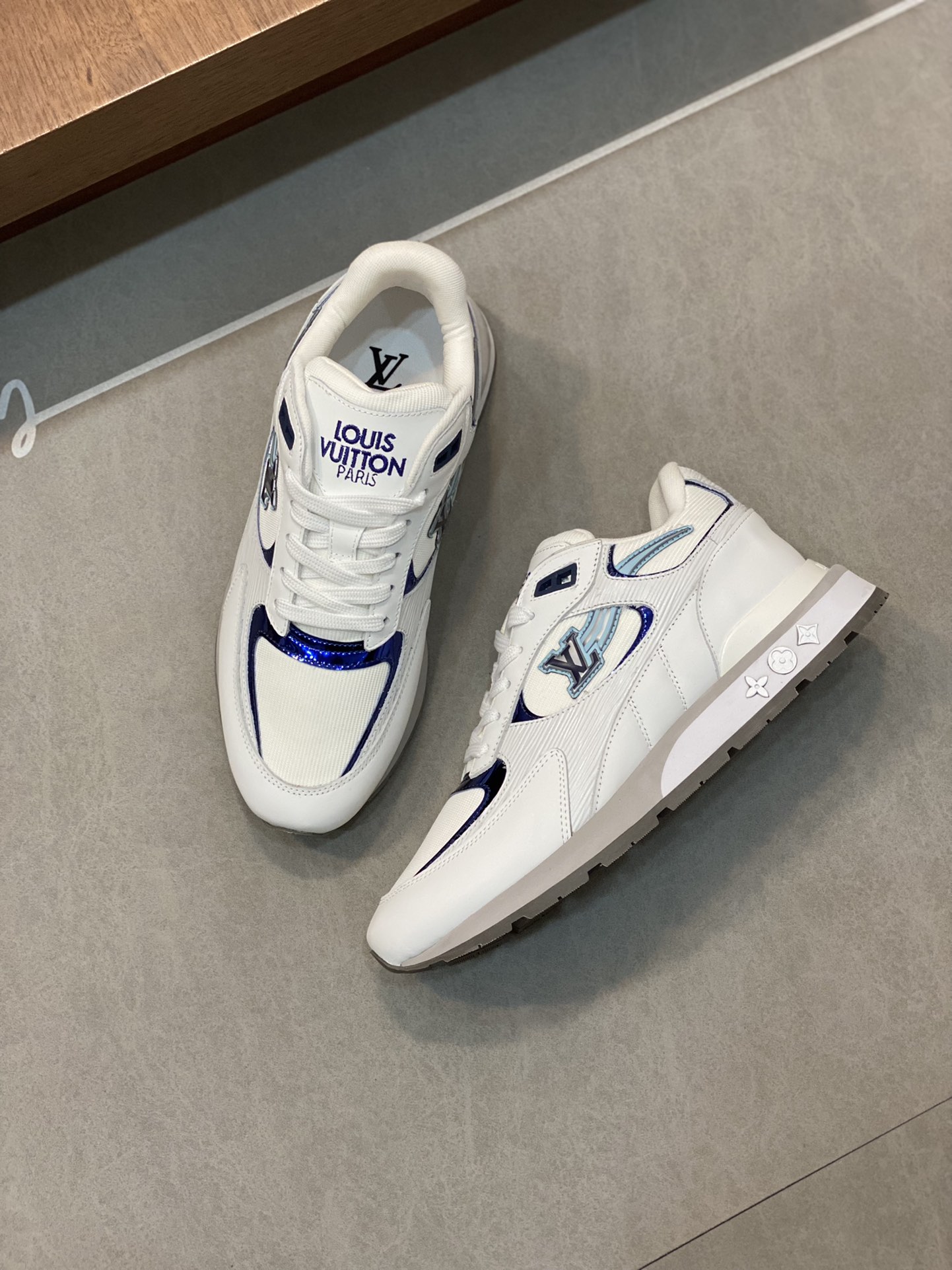 LOUIS VUITTON RUN AWAY 