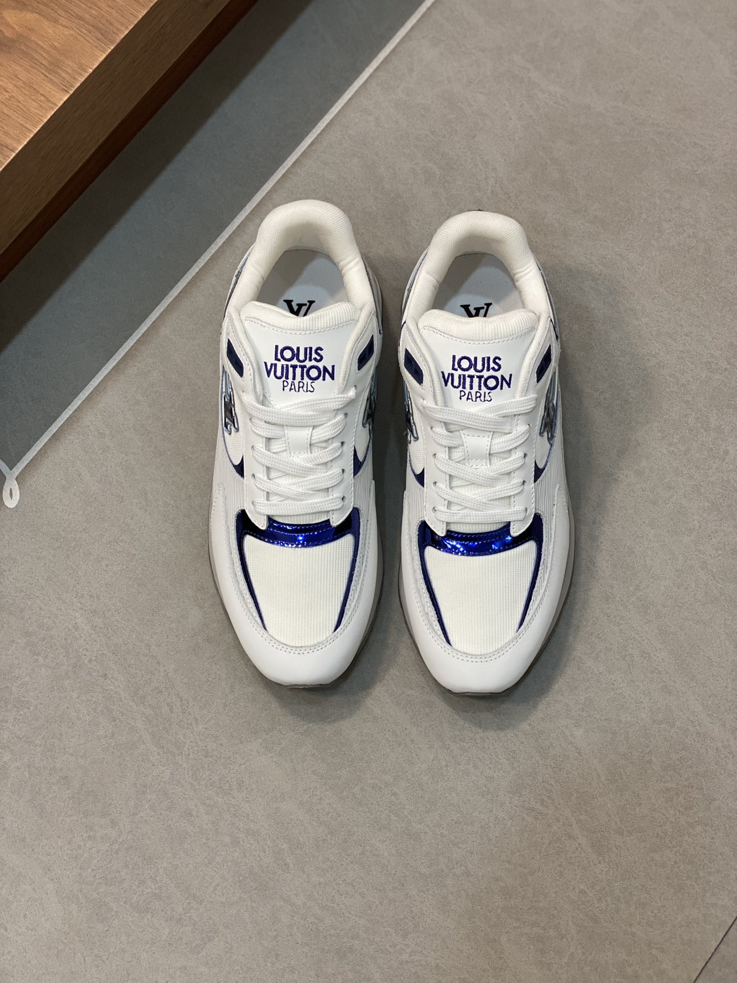 LOUIS VUITTON RUN AWAY 