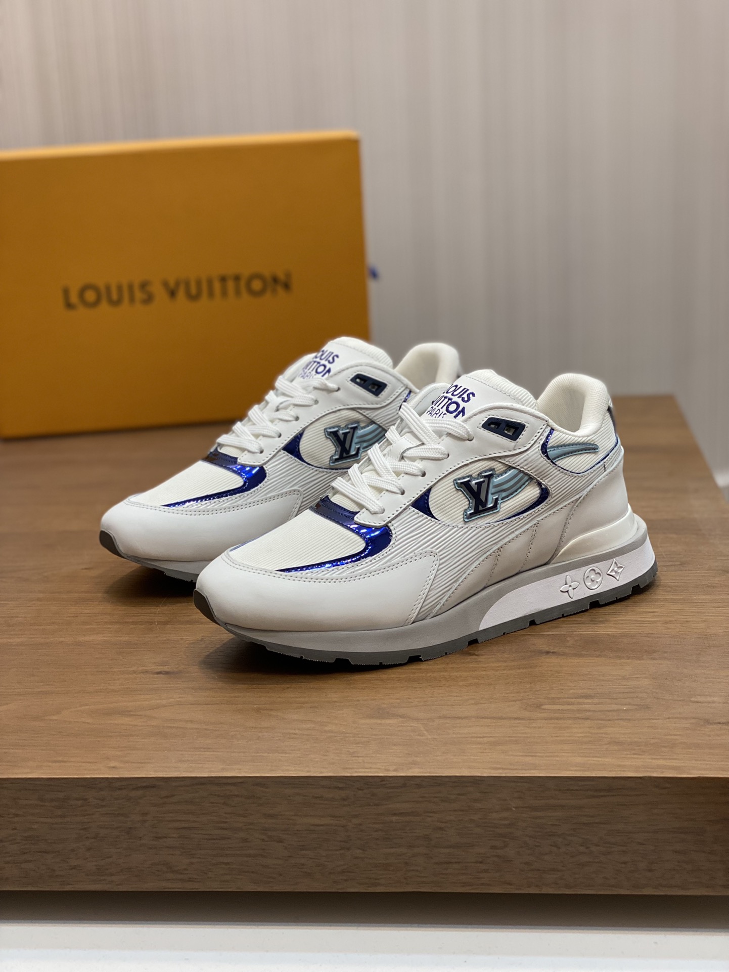 LOUIS VUITTON RUN AWAY 
