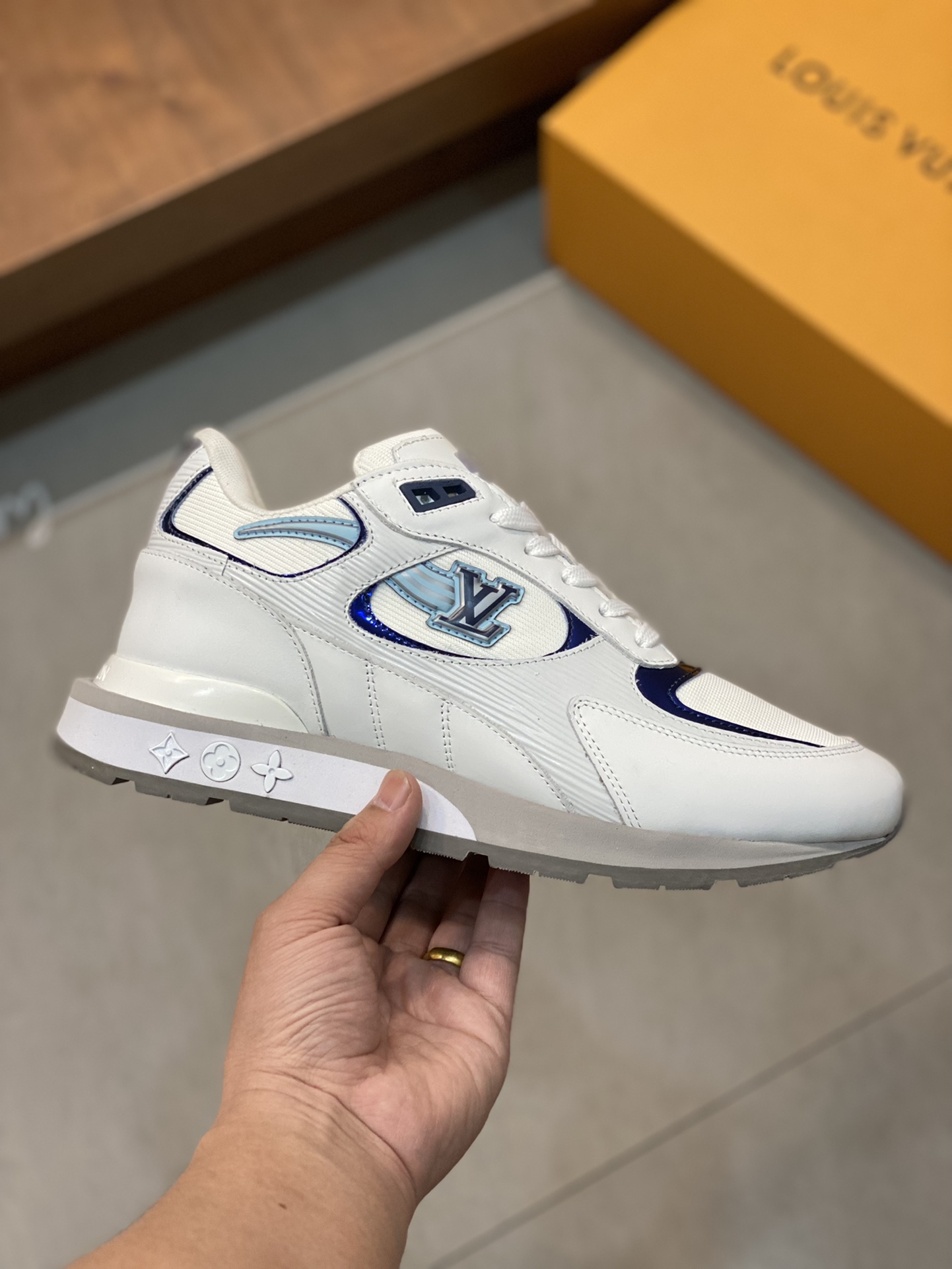 LOUIS VUITTON RUN AWAY 