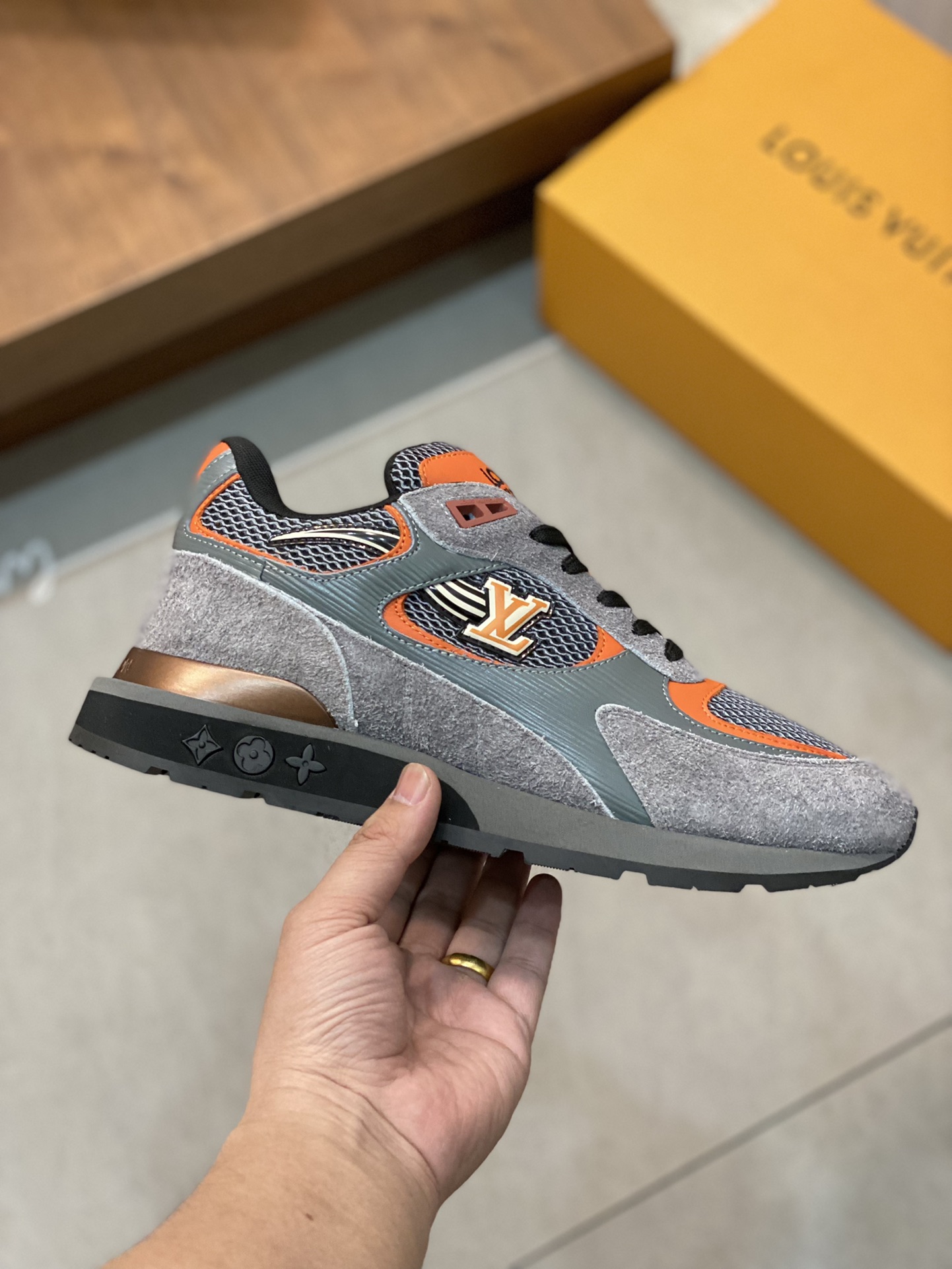 LOUIS VUITTON RUN AWAY 