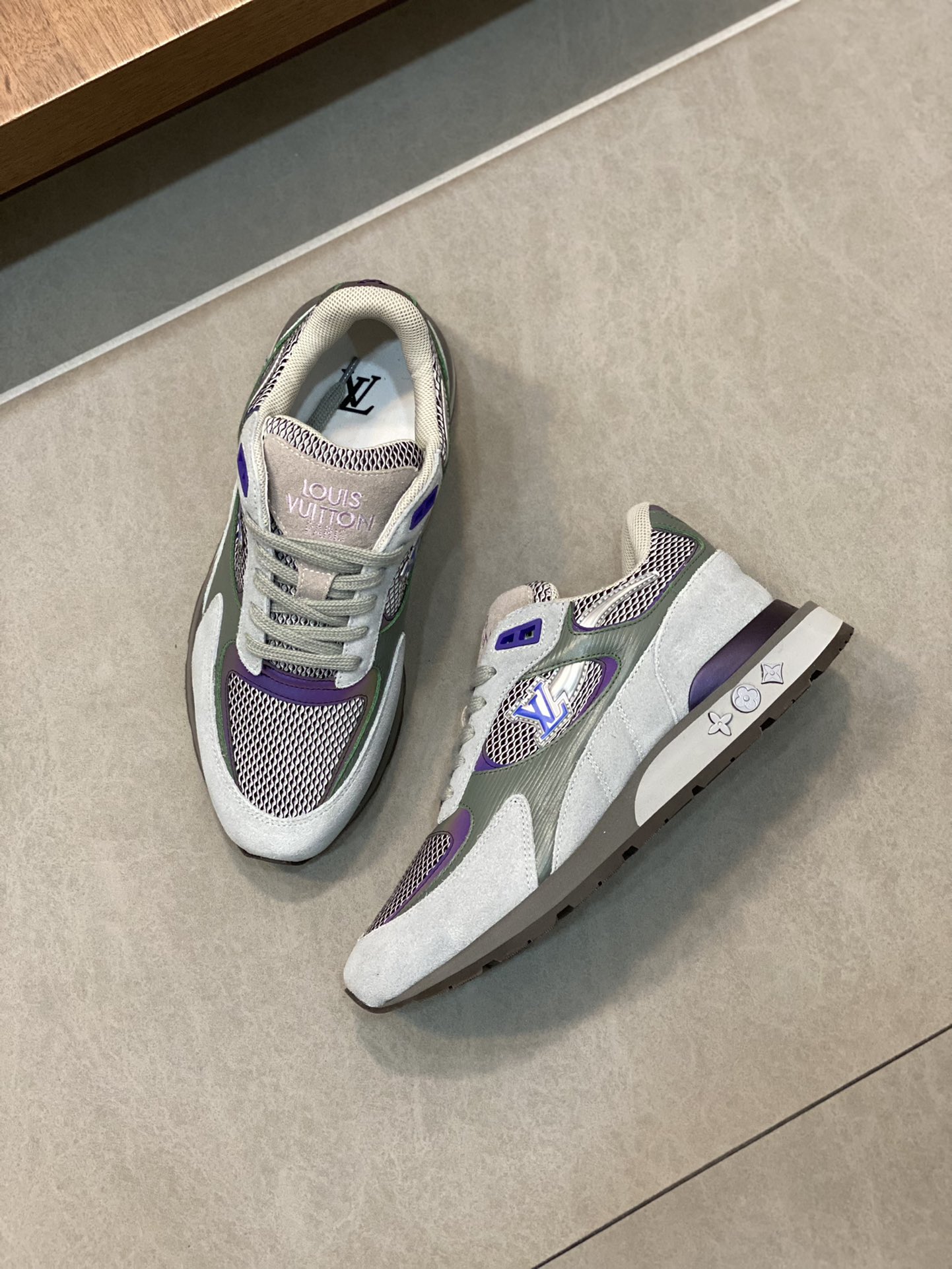 LOUIS VUITTON RUN AWAY 