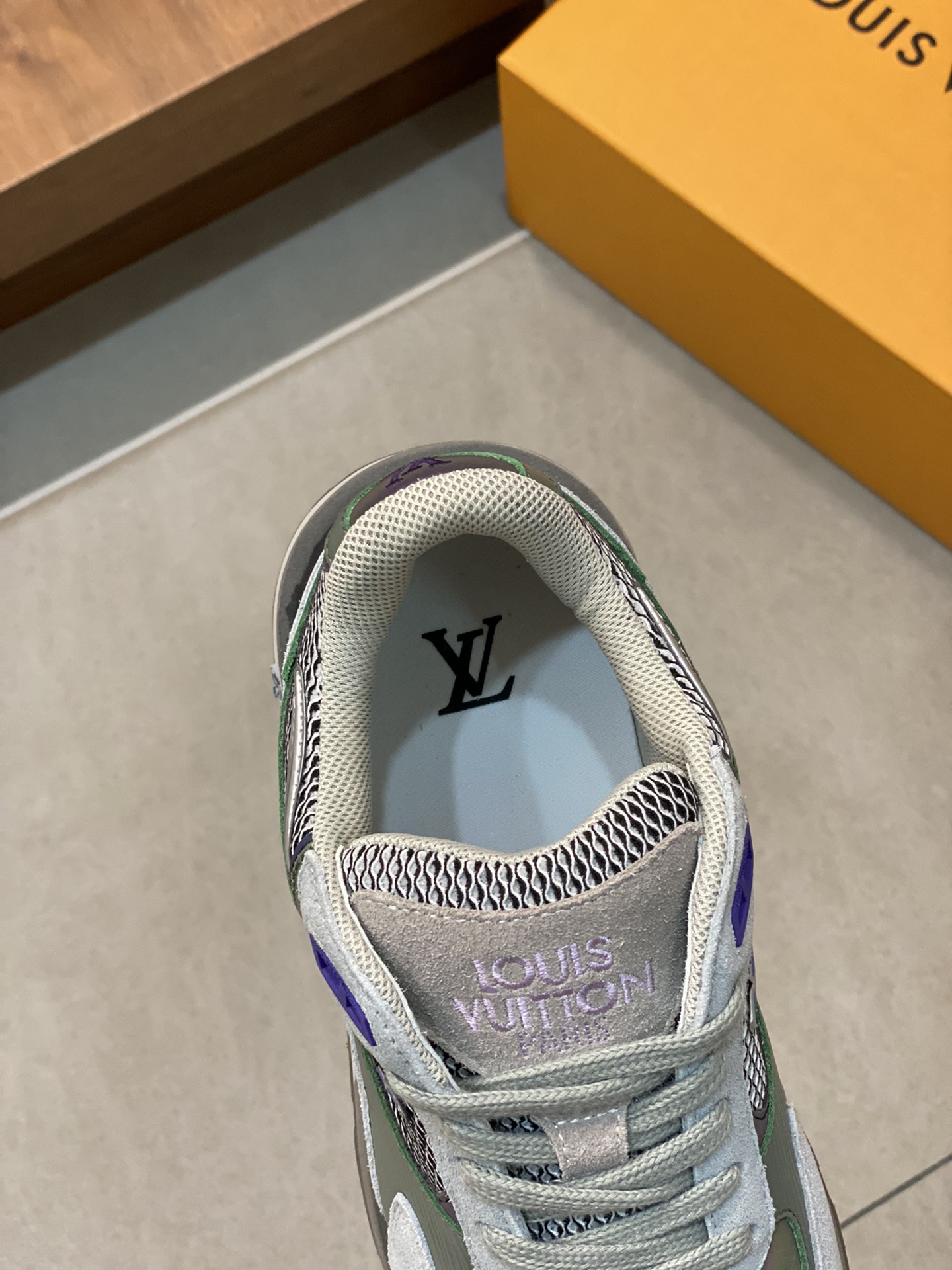 LOUIS VUITTON RUN AWAY 