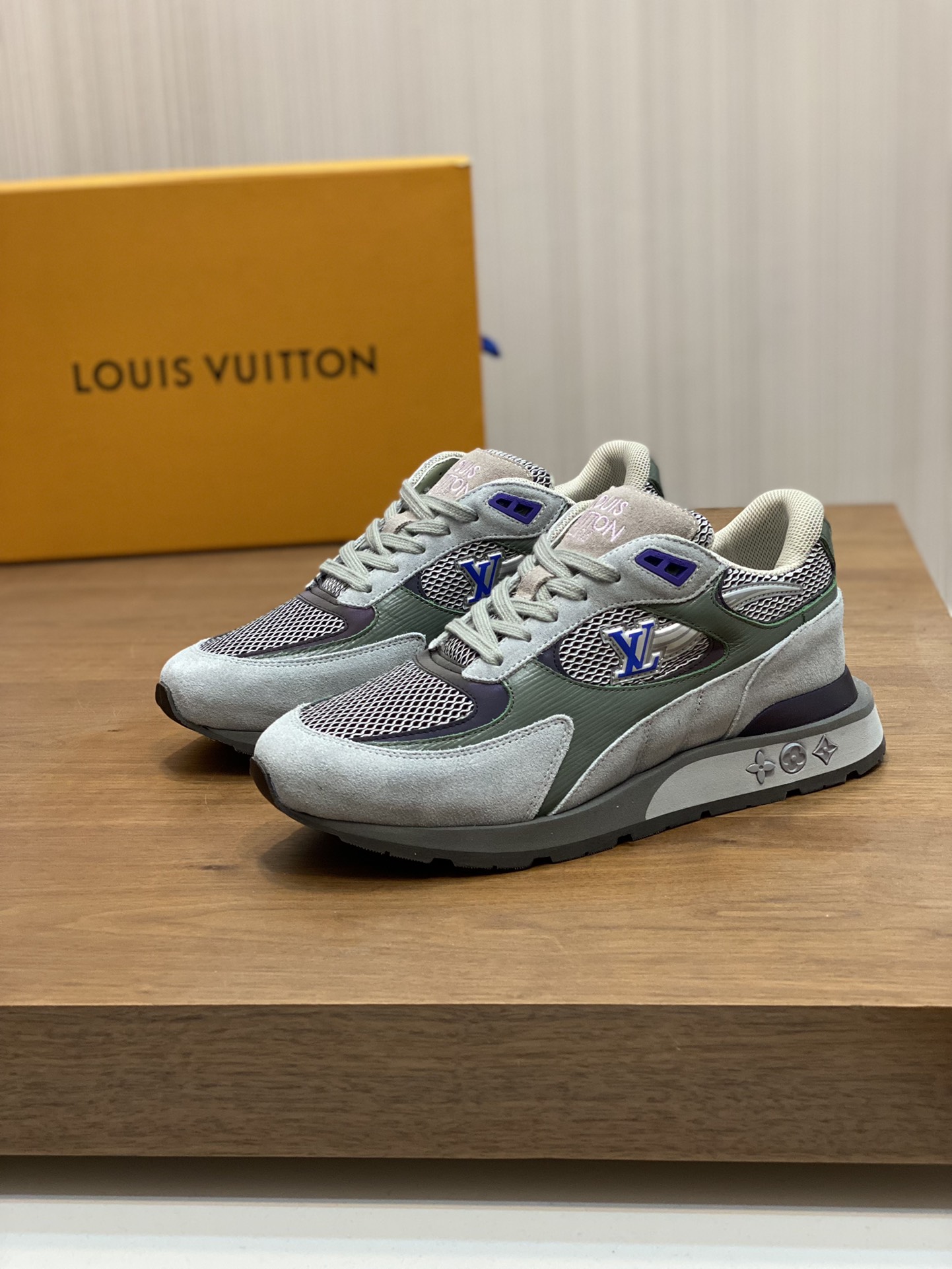 LOUIS VUITTON RUN AWAY 