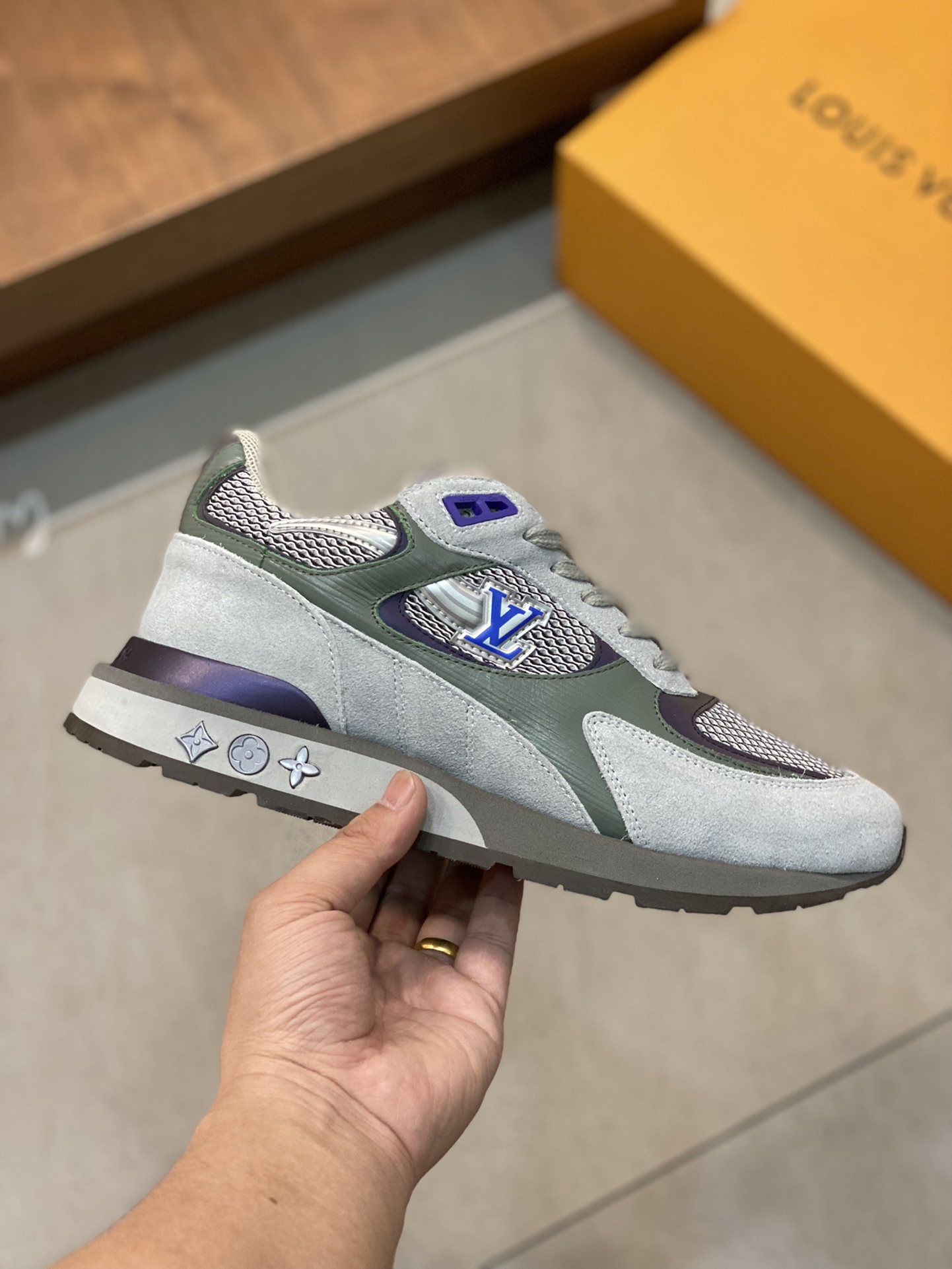 LOUIS VUITTON RUN AWAY 