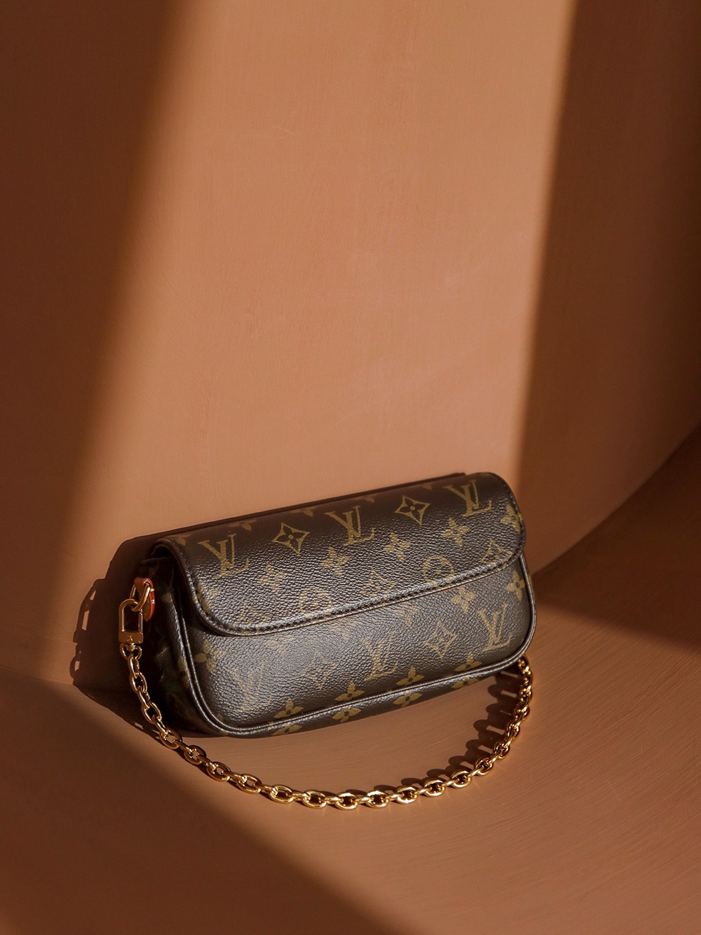 LV Wallet on Chain Ivy