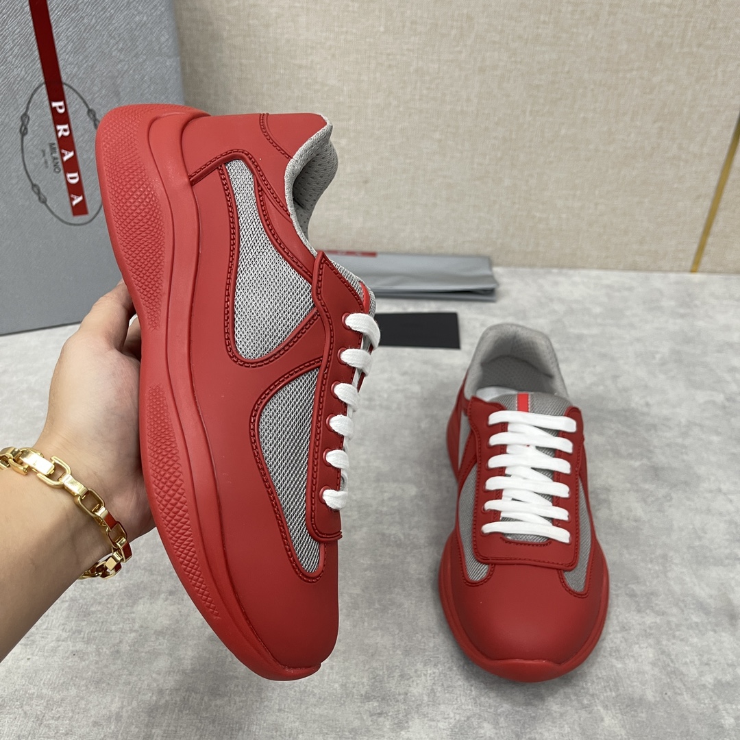 PRADA 