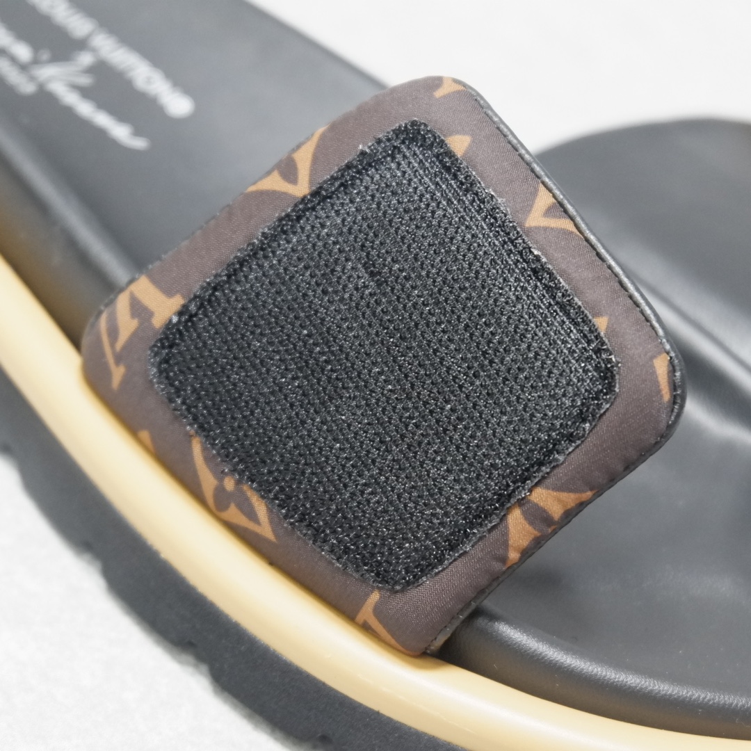 LOUIS VUITTON SLIPPERS