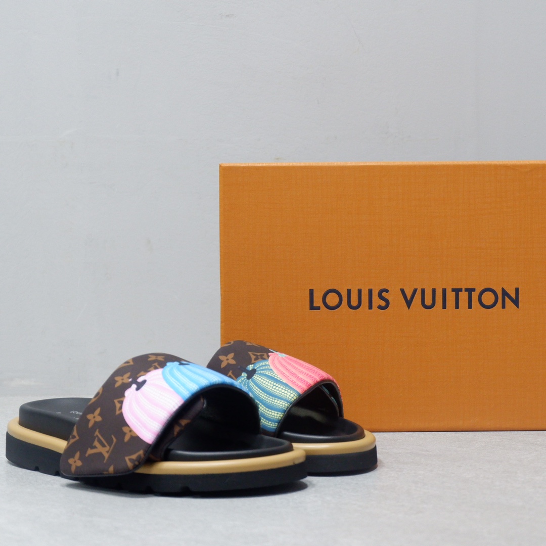 LOUIS VUITTON SLIPPERS