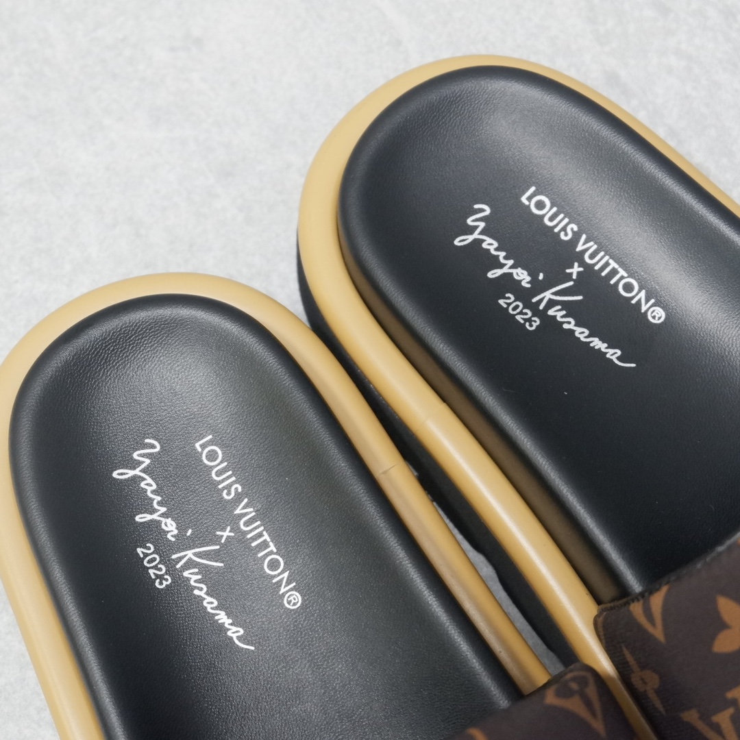 LOUIS VUITTON SLIPPERS