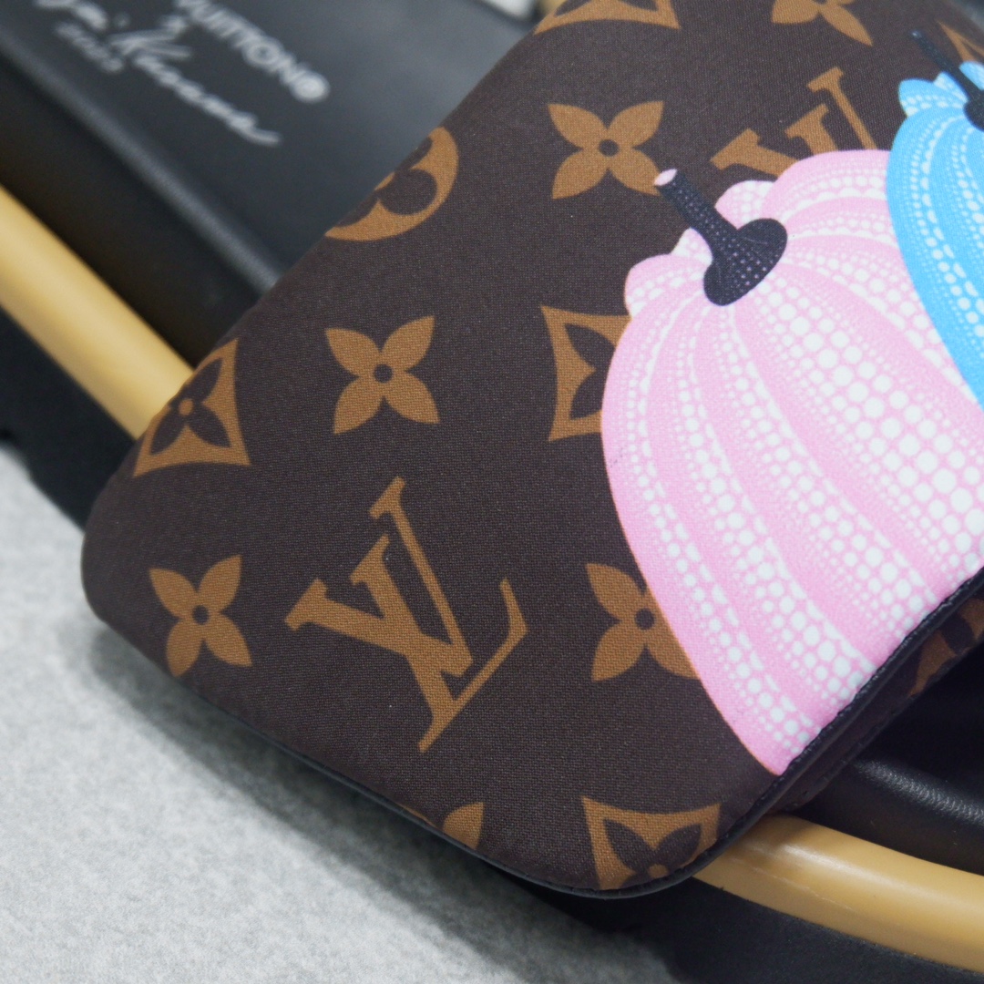 LOUIS VUITTON SLIPPERS