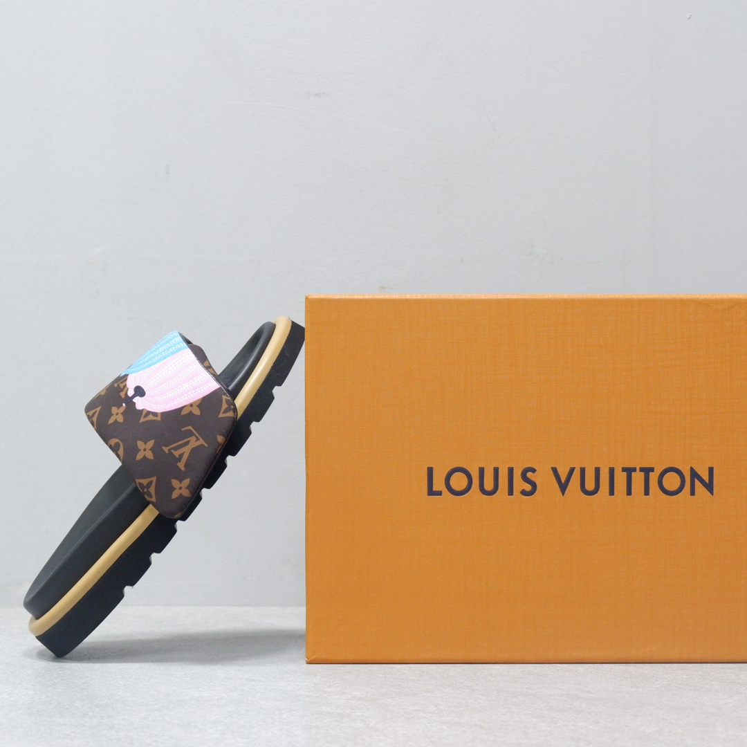 LOUIS VUITTON SLIPPERS