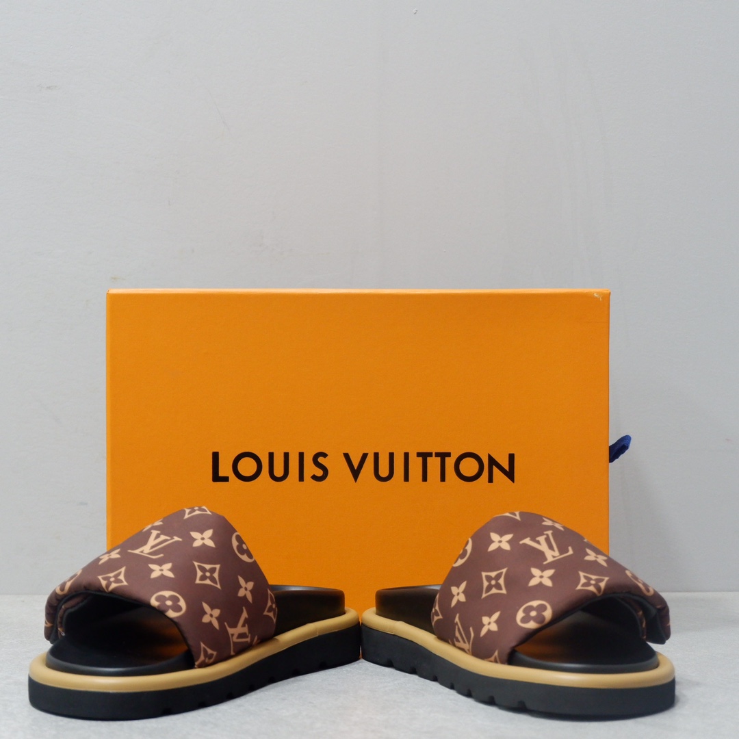 LOUIS VUITTON SLIPPERS