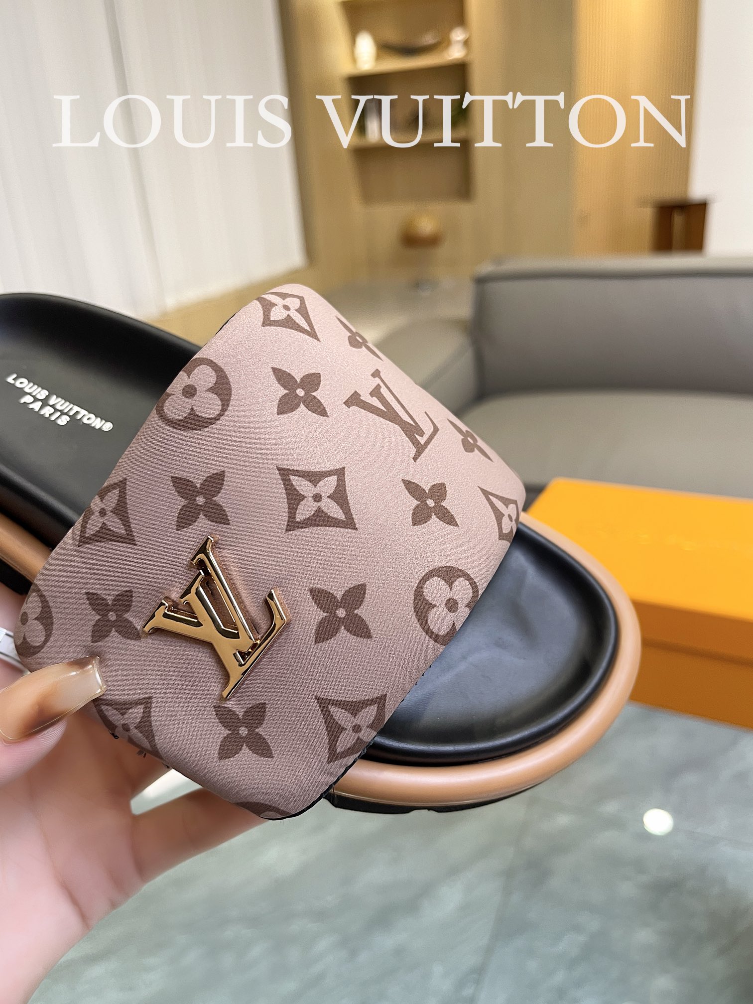 LOUIS VUITTON SLIPPERS