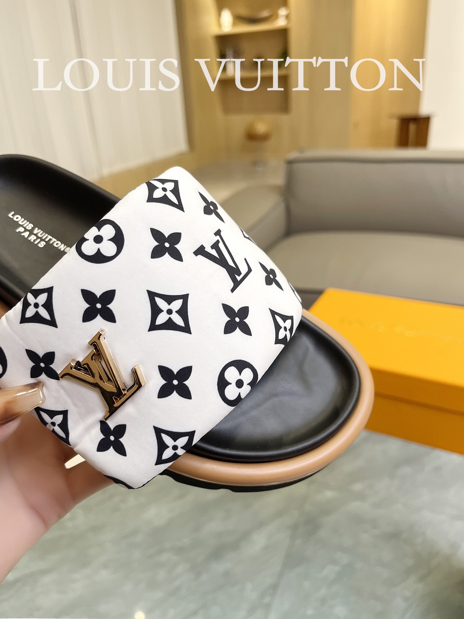 LOUIS VUITTON SLIPPERS