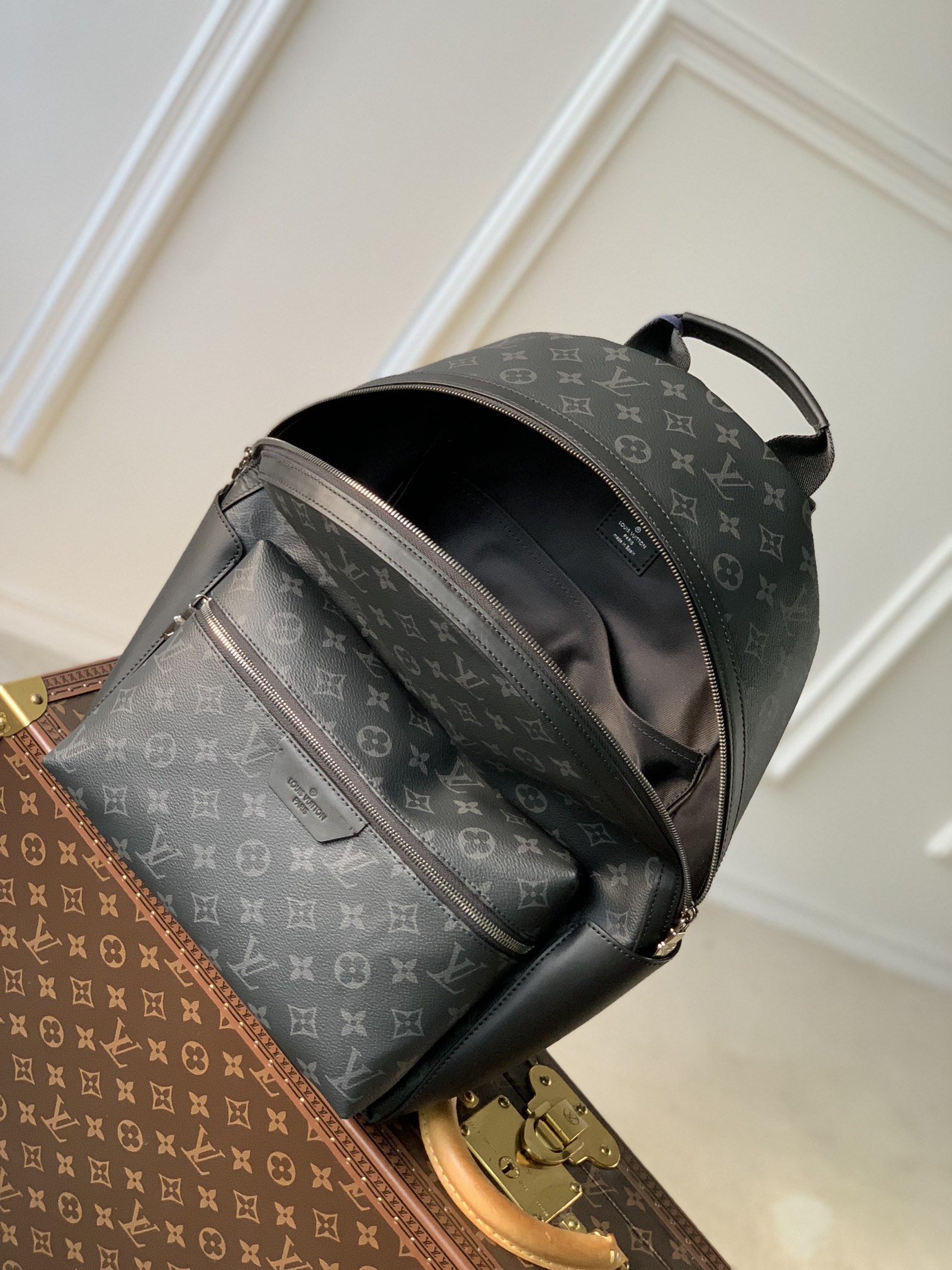 LV DISCOVERY BACKPACK