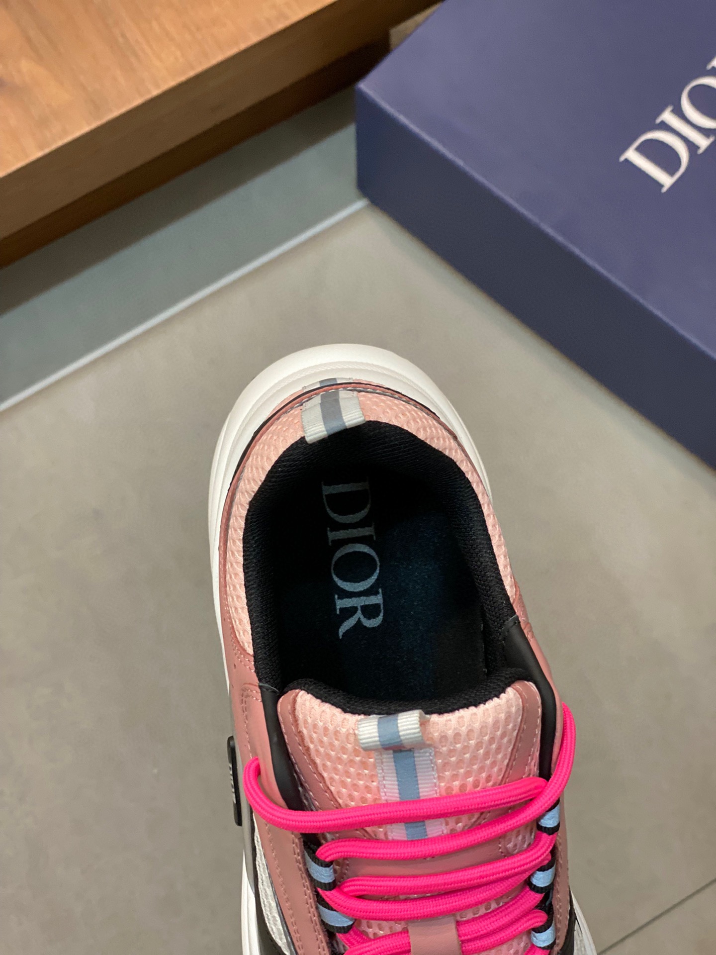 DIOR B22