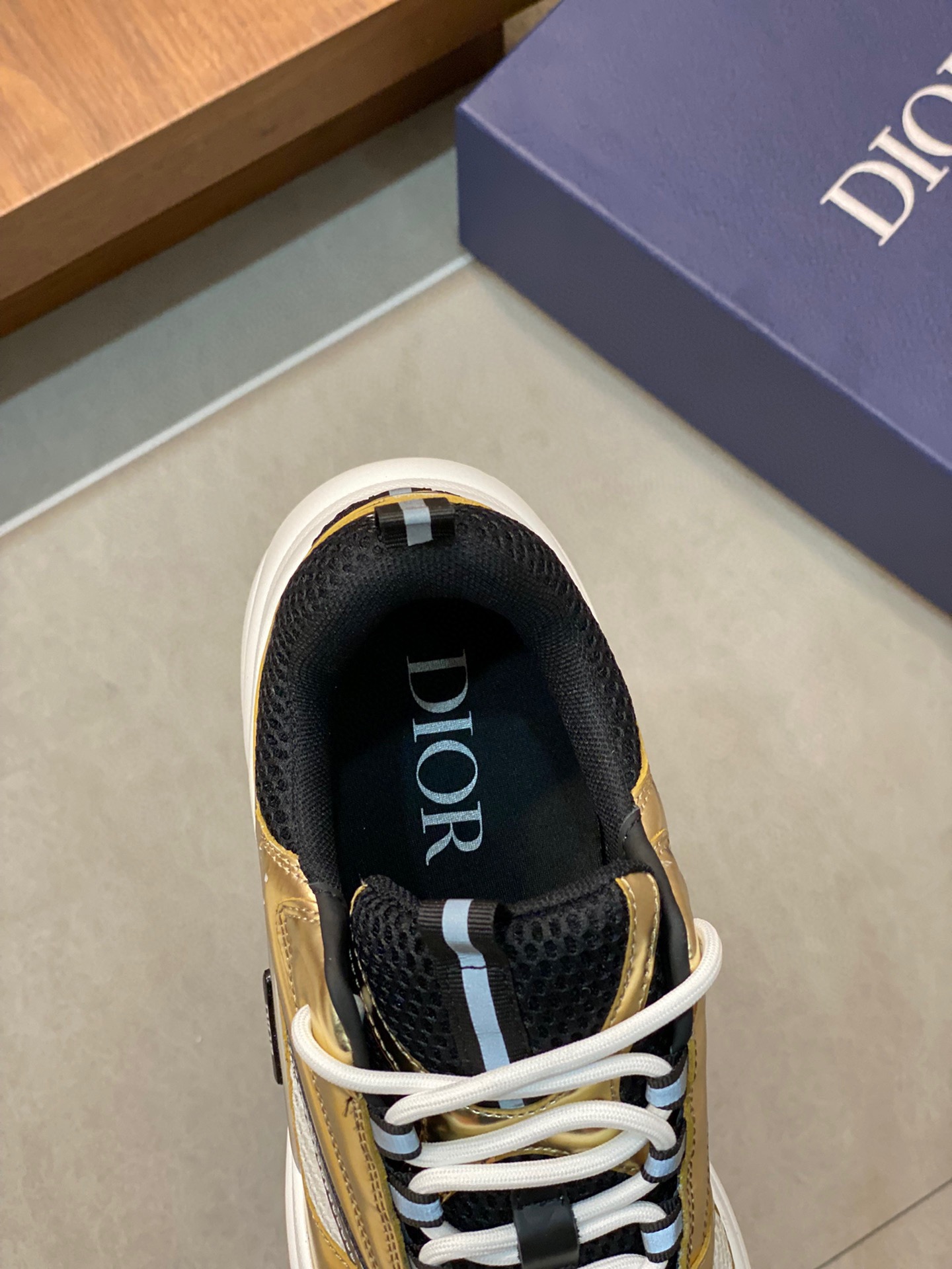 DIOR B22