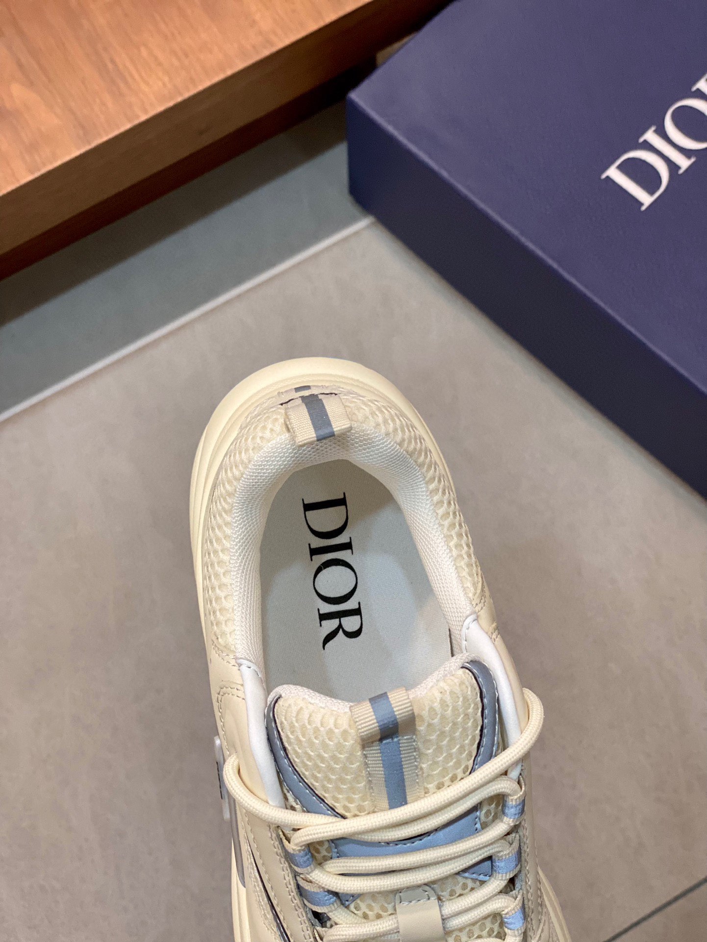 DIOR B22