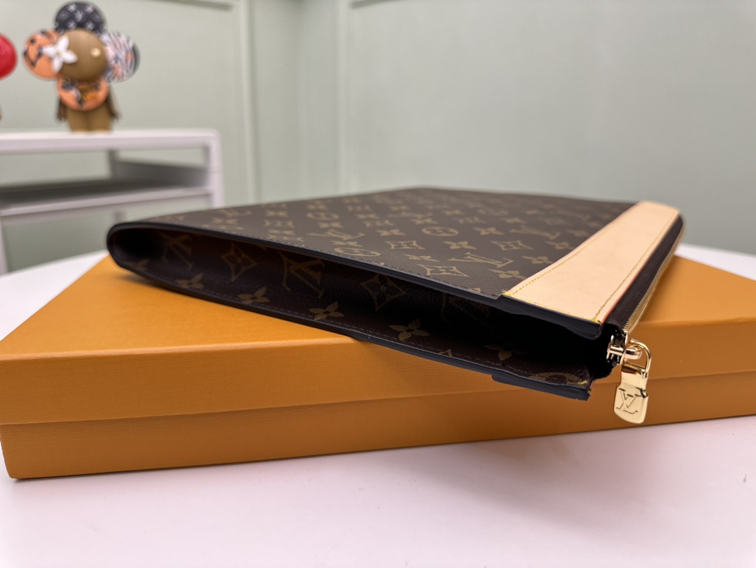 LV Pochette Jour