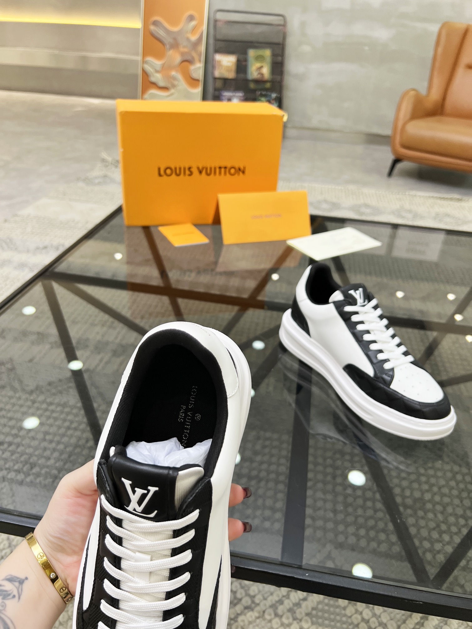 LOUIS VUITTON SHOES 