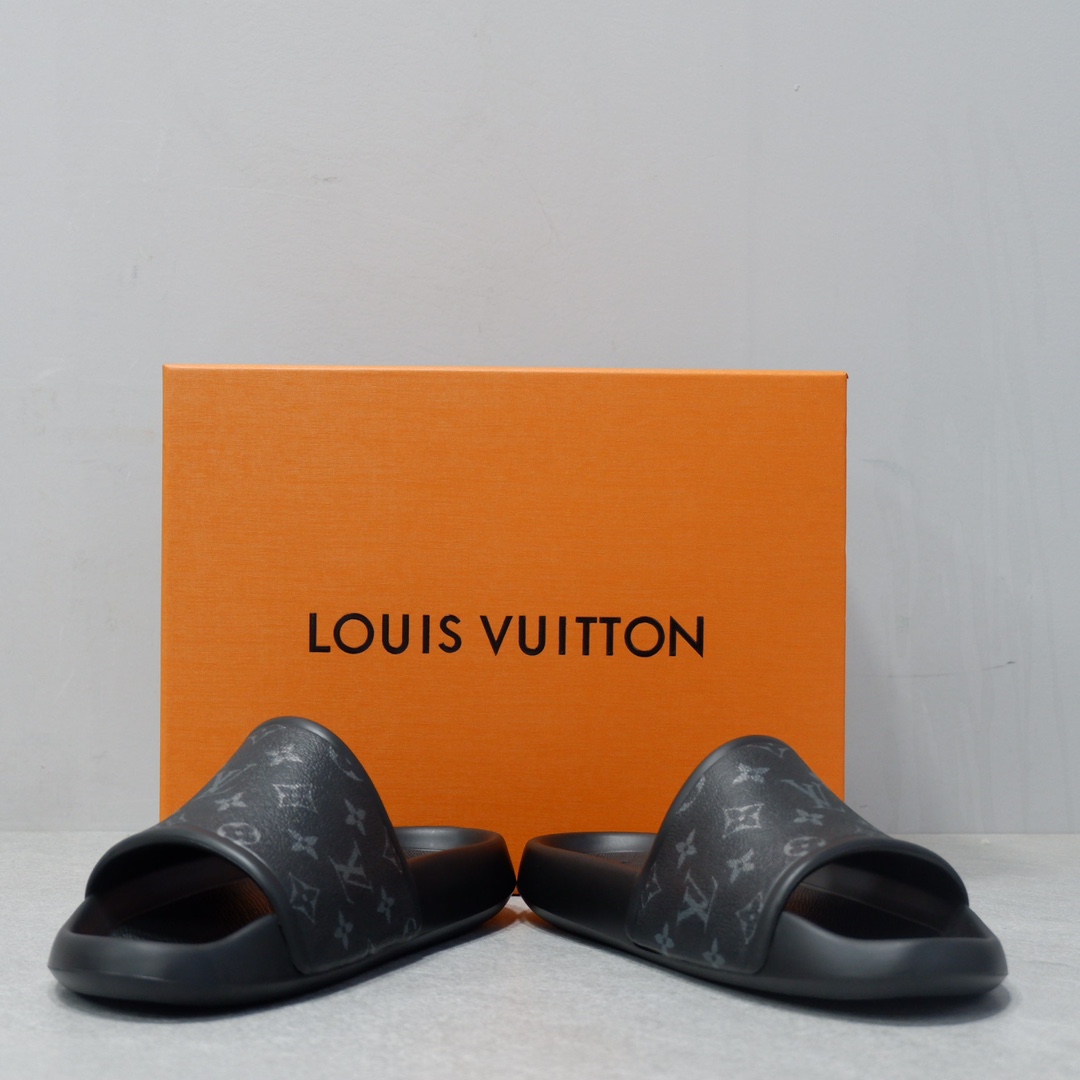 LOUIS VUITTON SLIPPERS