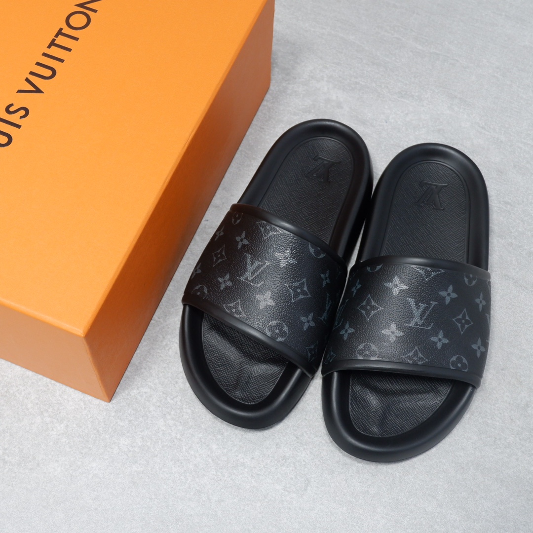 LOUIS VUITTON SLIPPERS