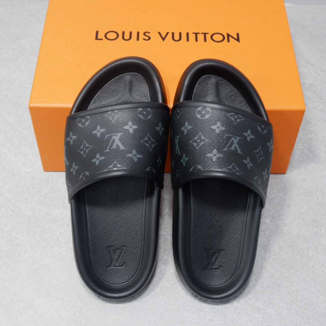 LOUIS VUITTON SLIPPERS