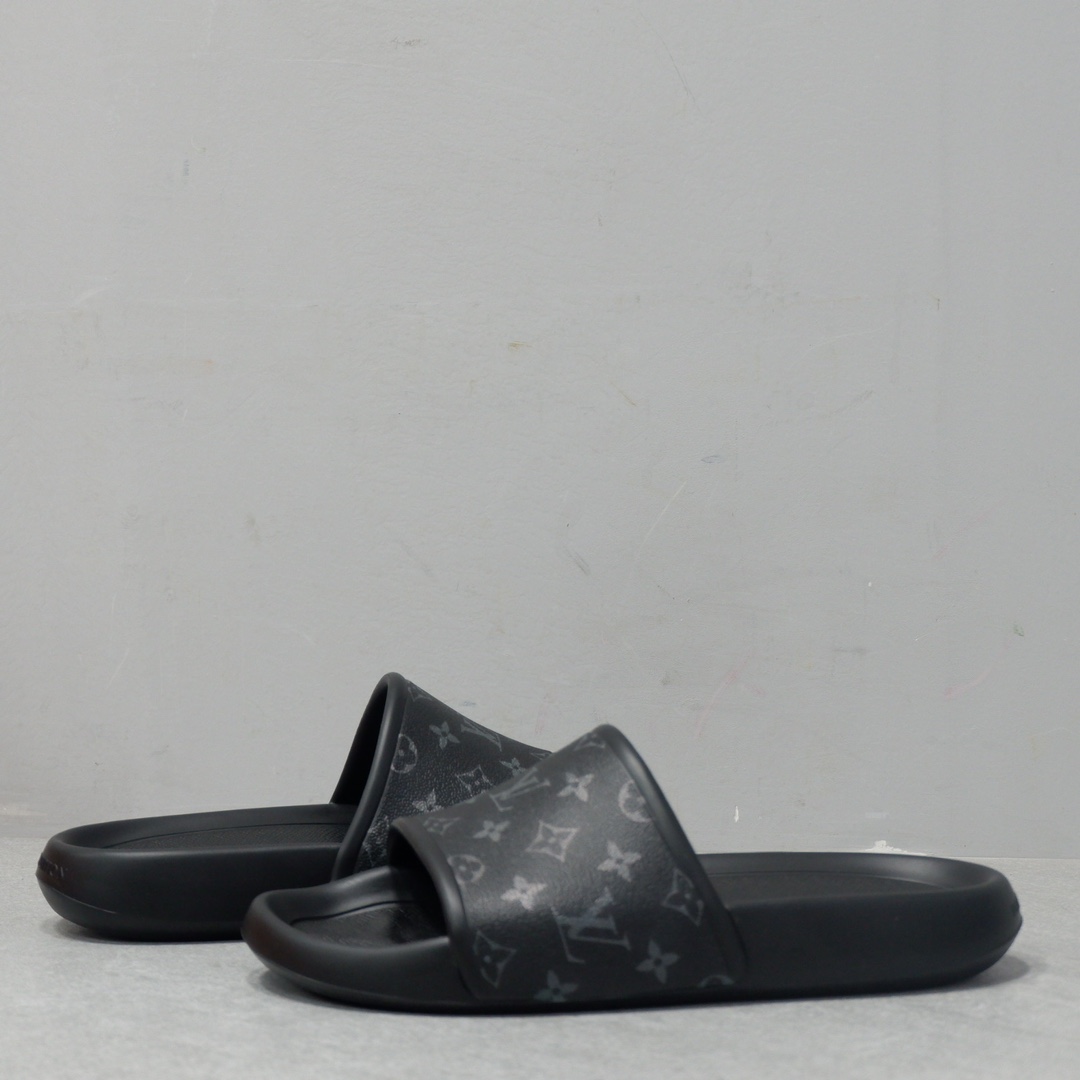 LOUIS VUITTON SLIPPERS