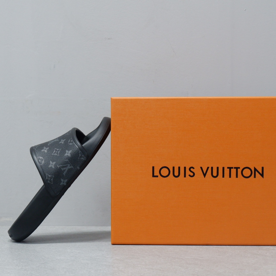 LOUIS VUITTON SLIPPERS