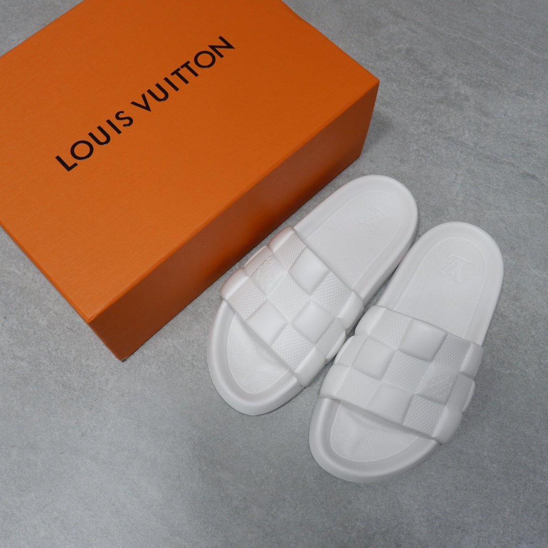 LOUIS VUITTON SLIPPERS
