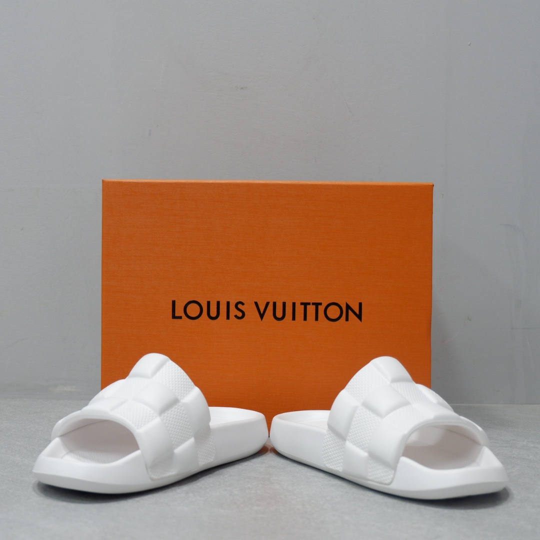 LOUIS VUITTON SLIPPERS