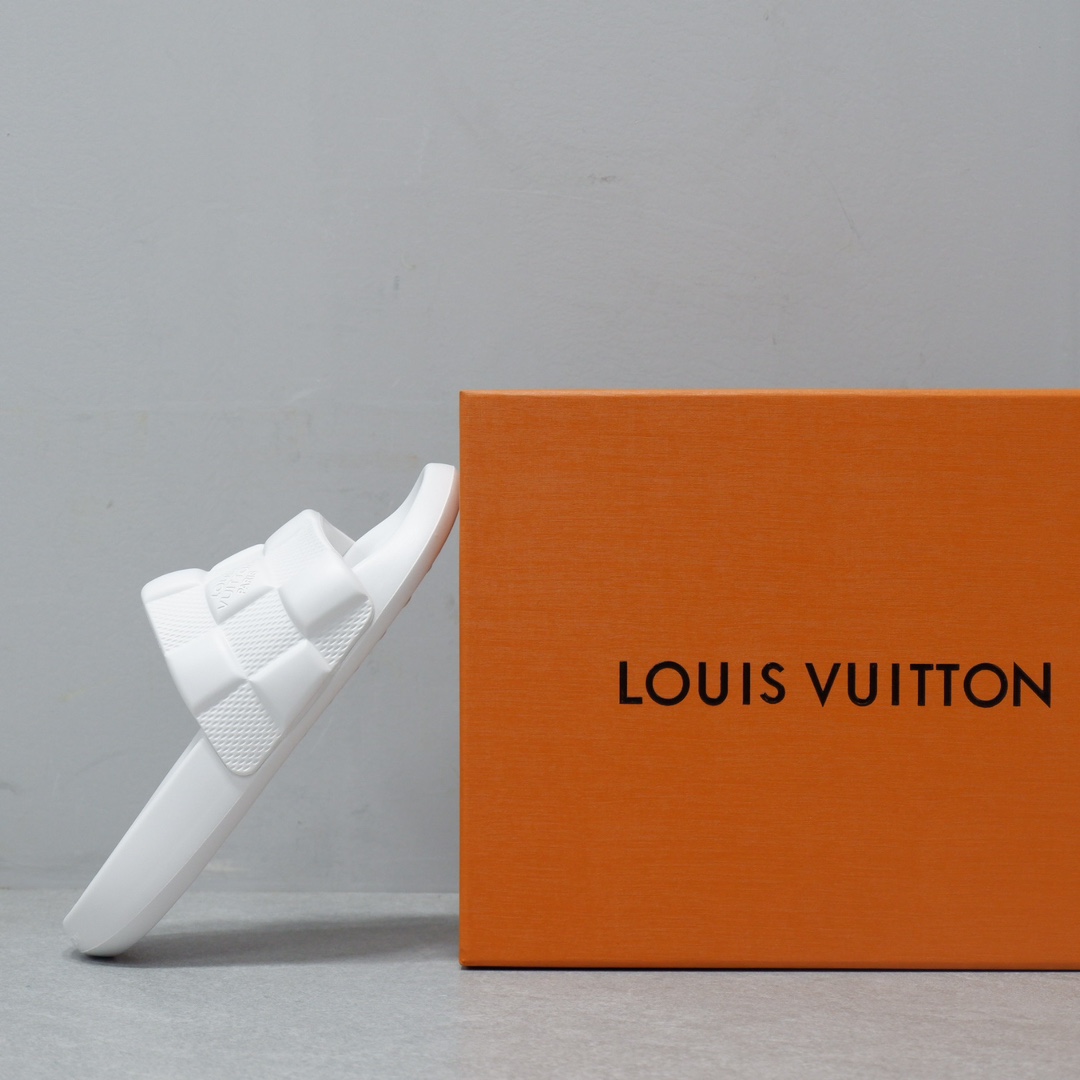 LOUIS VUITTON SLIPPERS