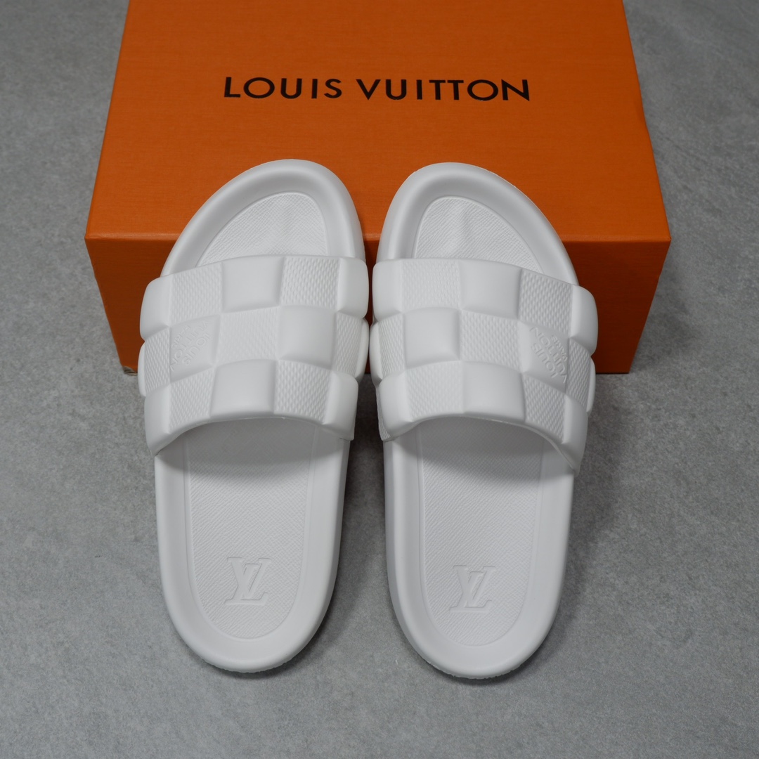LOUIS VUITTON SLIPPERS
