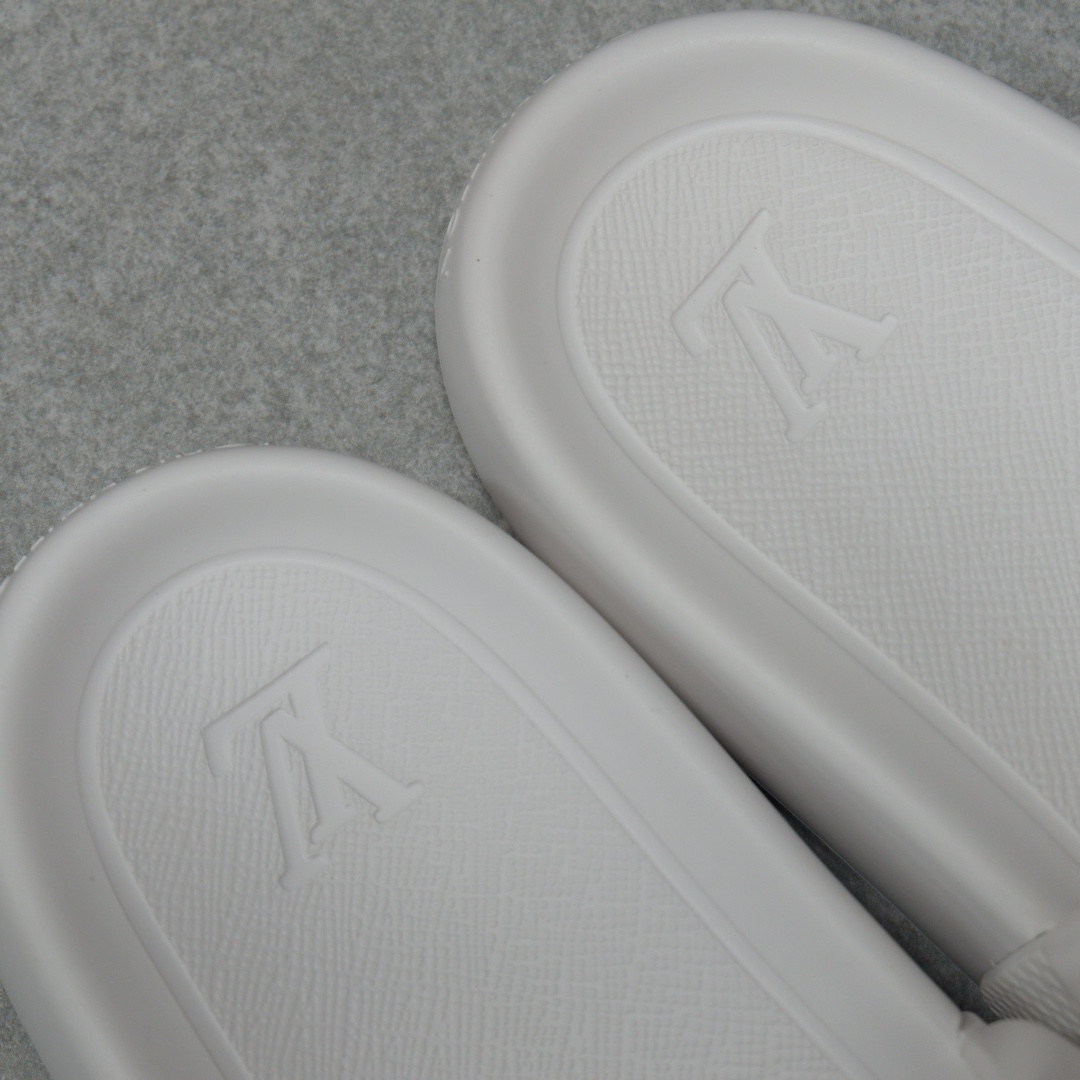 LOUIS VUITTON SLIPPERS