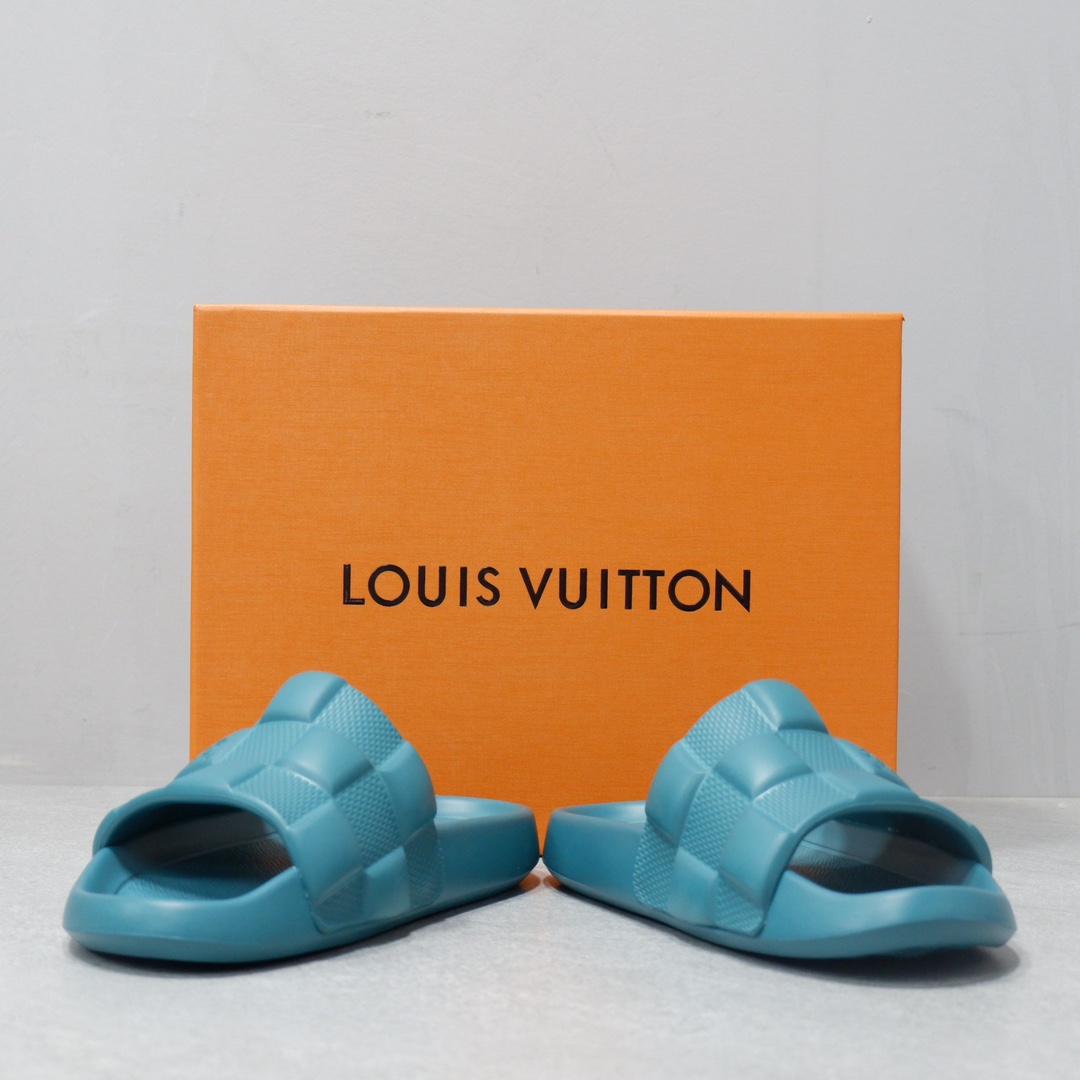 LOUIS VUITTON SLIPPERS