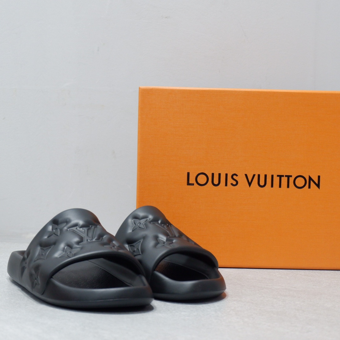 LOUIS VUITTON SLIPPERS