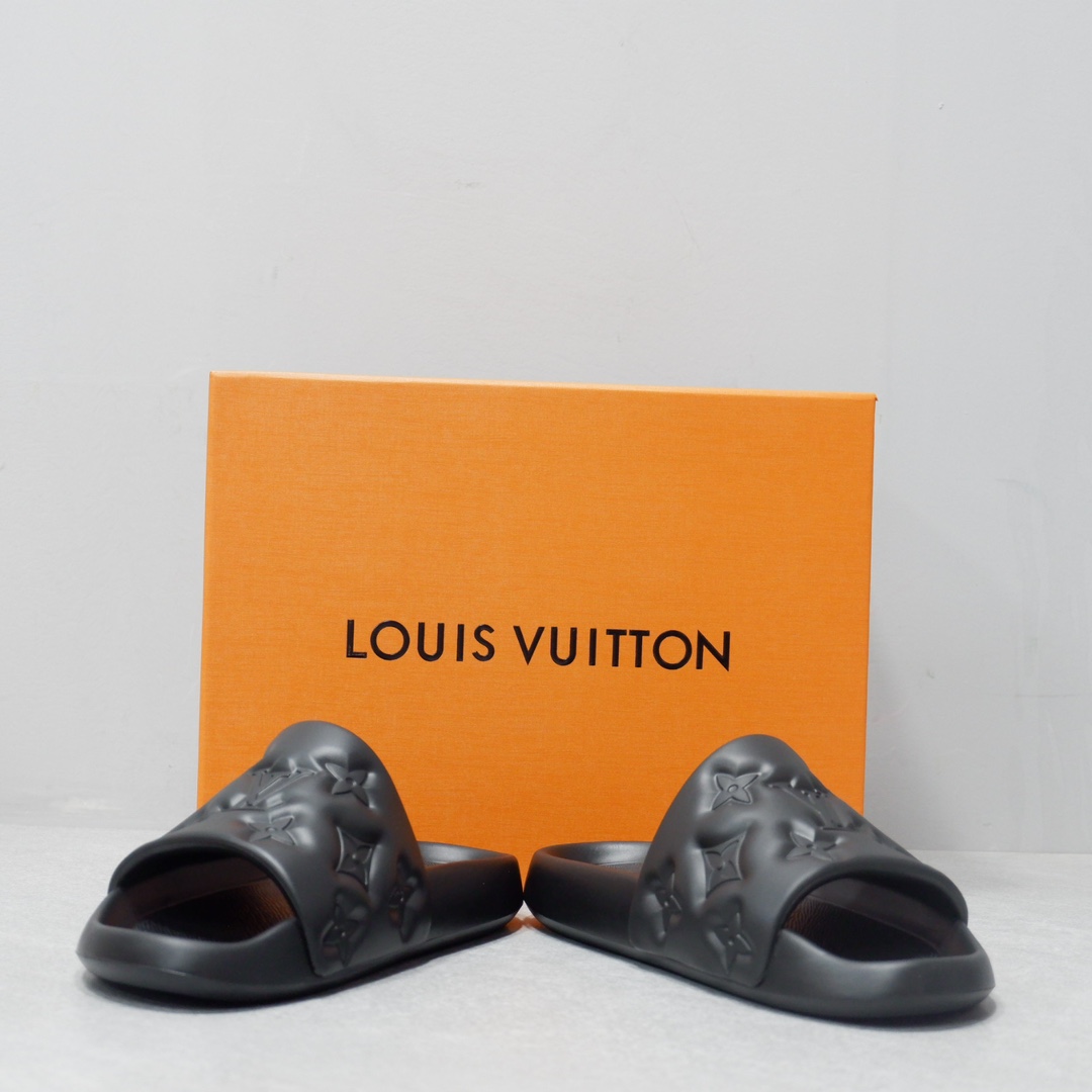 LOUIS VUITTON SLIPPERS