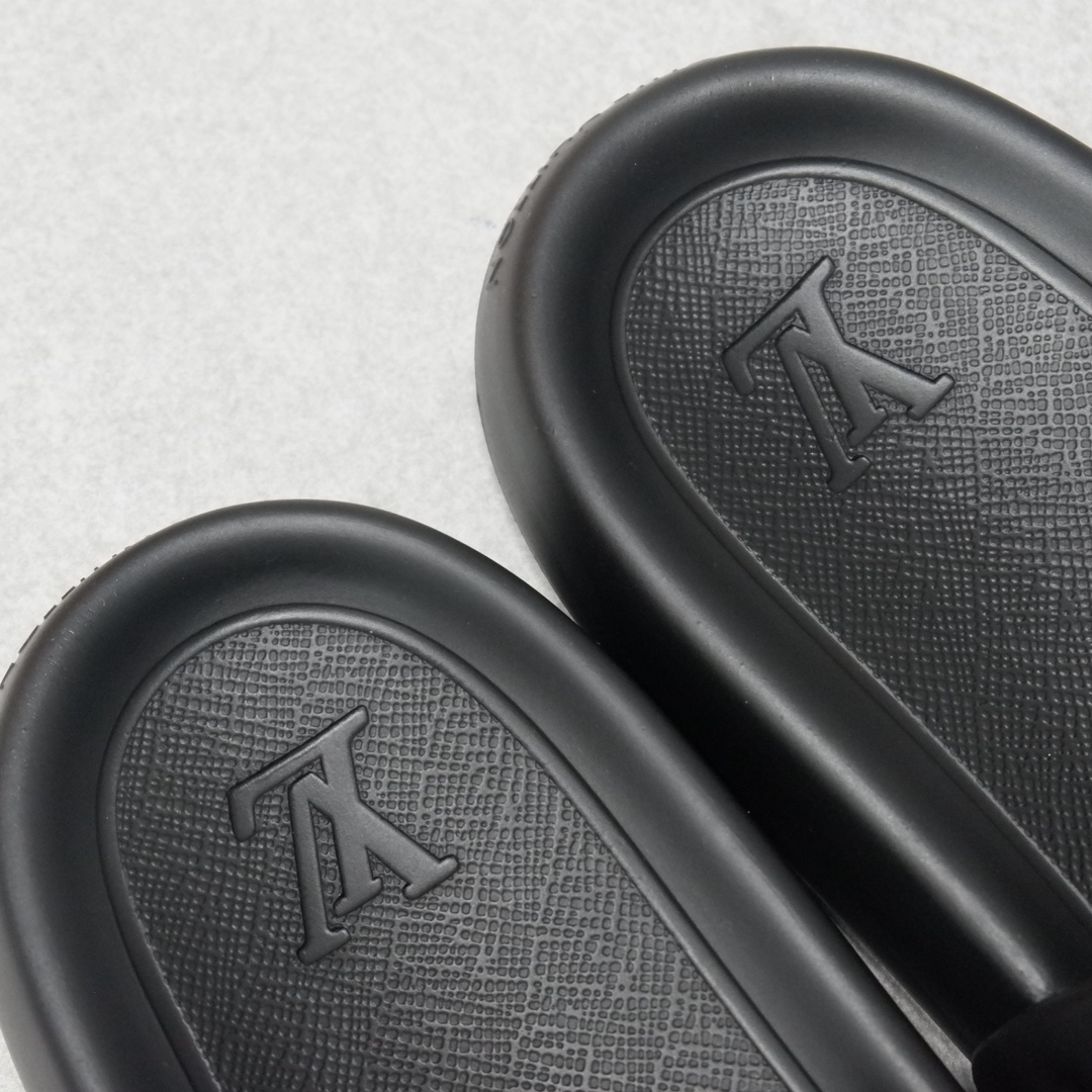 LOUIS VUITTON SLIPPERS