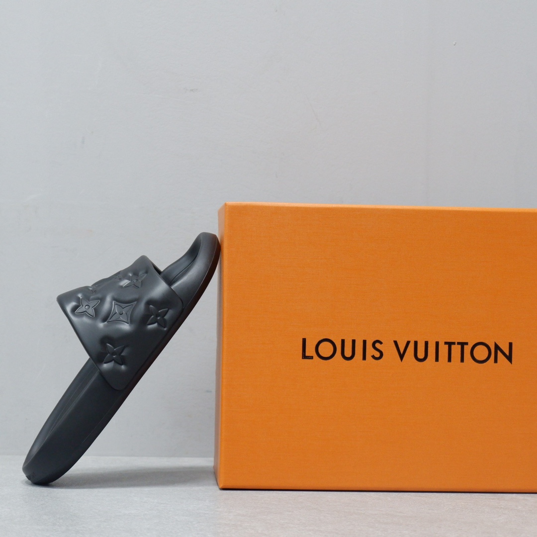 LOUIS VUITTON SLIPPERS